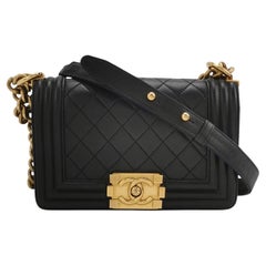Chanel Le Boy Kleines schwarzes Lammfell Leder Antike Goldbeschläge