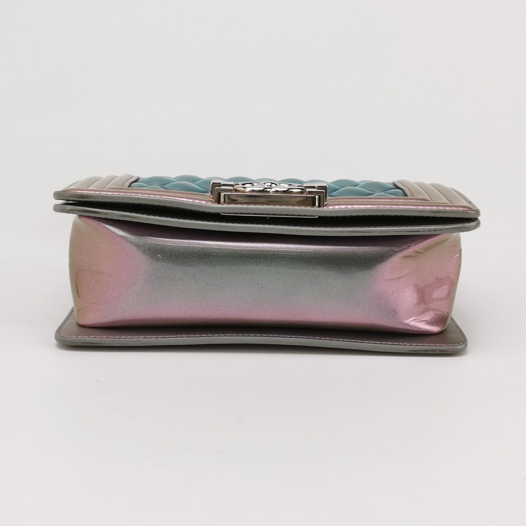 Chanel Le Boy Bolso Pequeño Sirena Charol Multicolor 2018-2019 en Bueno estado para la venta en AUBERVILLIERS, FR