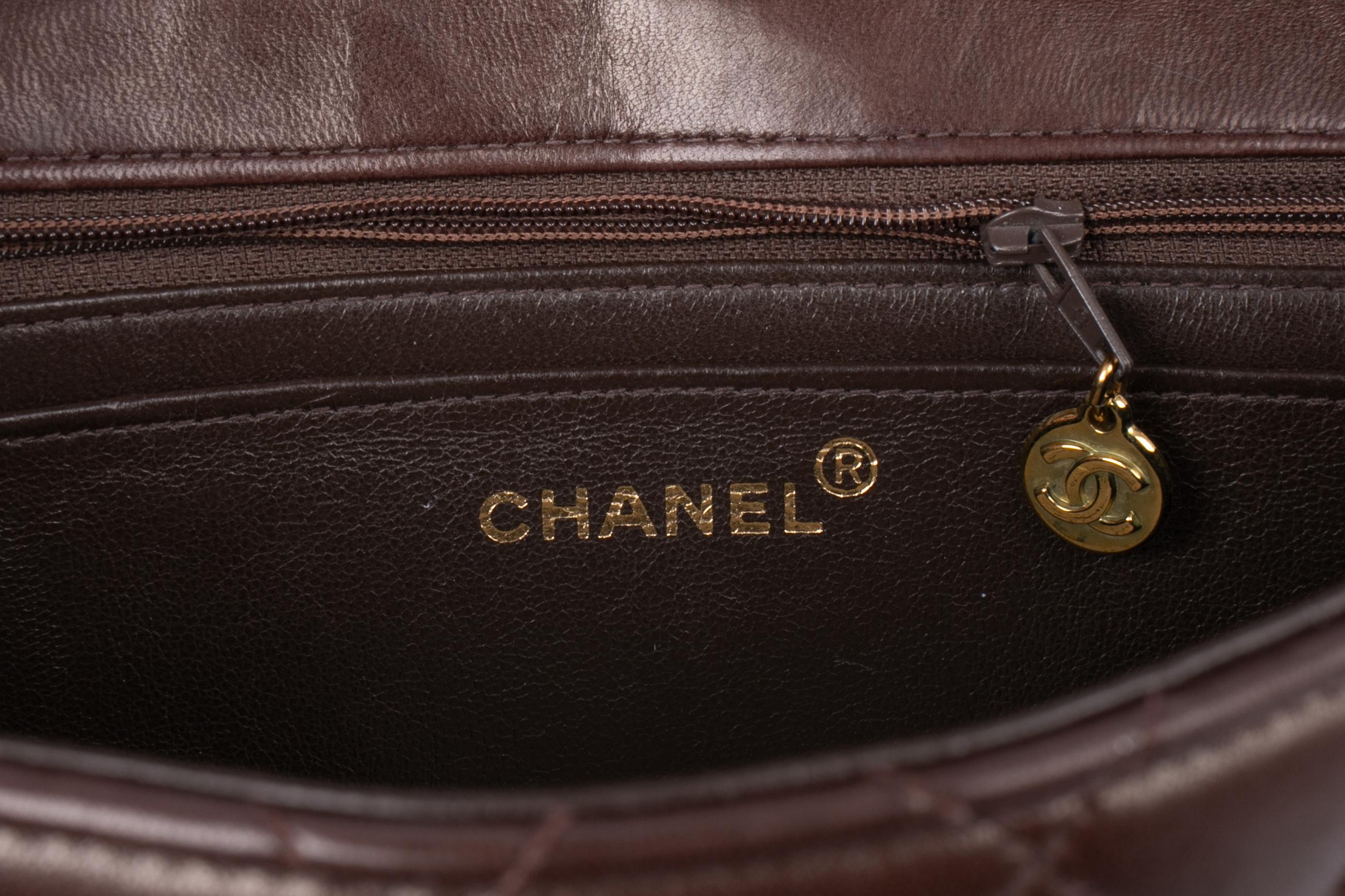 Chanel leather and bakelite bag 8