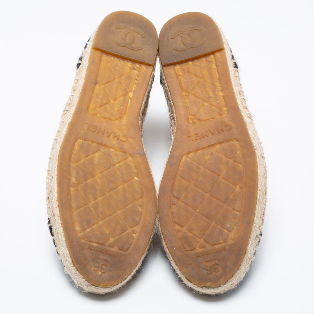  Chanel Baskets espadrilles à bout haut et bout court en cuir et toile noire, taille 36 Pour femmes 