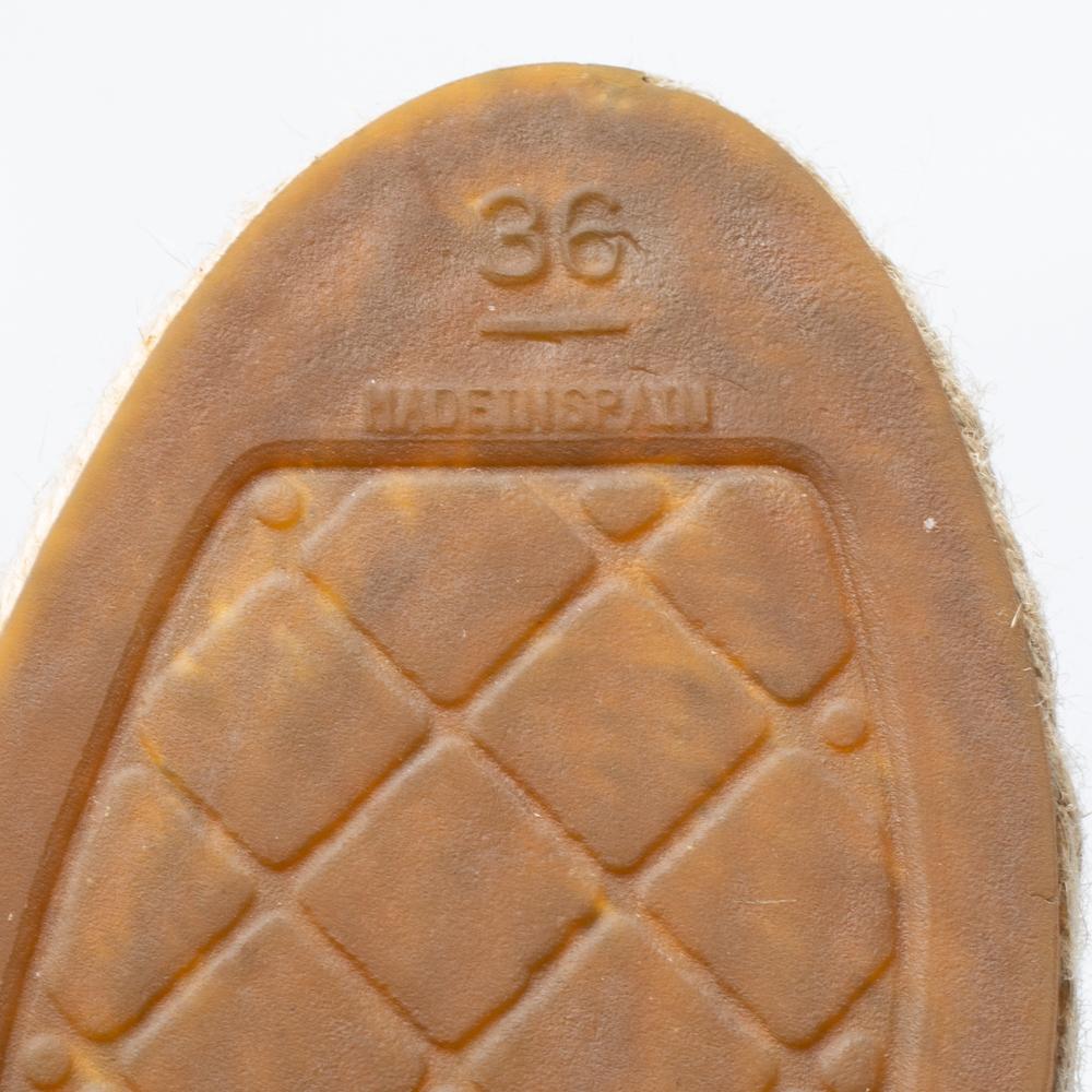 Chanel Baskets espadrilles à bout haut et bout court en cuir et toile noire, taille 36 1