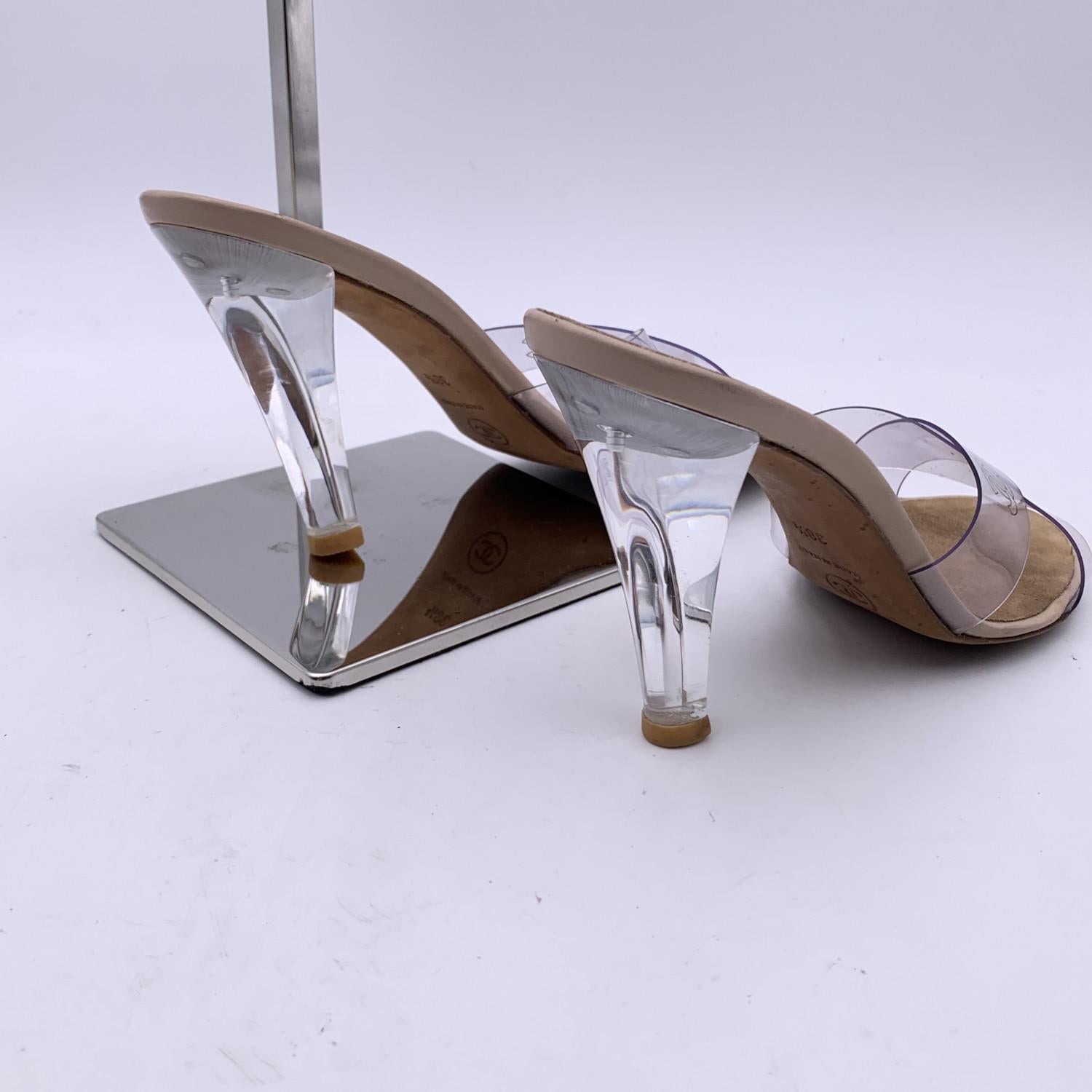 Chaussures à talons Chanel en cuir et PVC transparent avec croix croisée, Taille 38,5 1