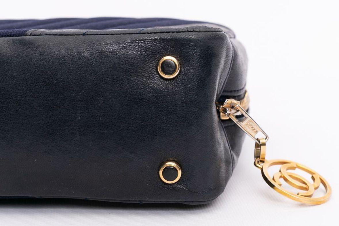 Collection de sacs en cuir et tissu de Chanel, 1989/1991 en vente 2