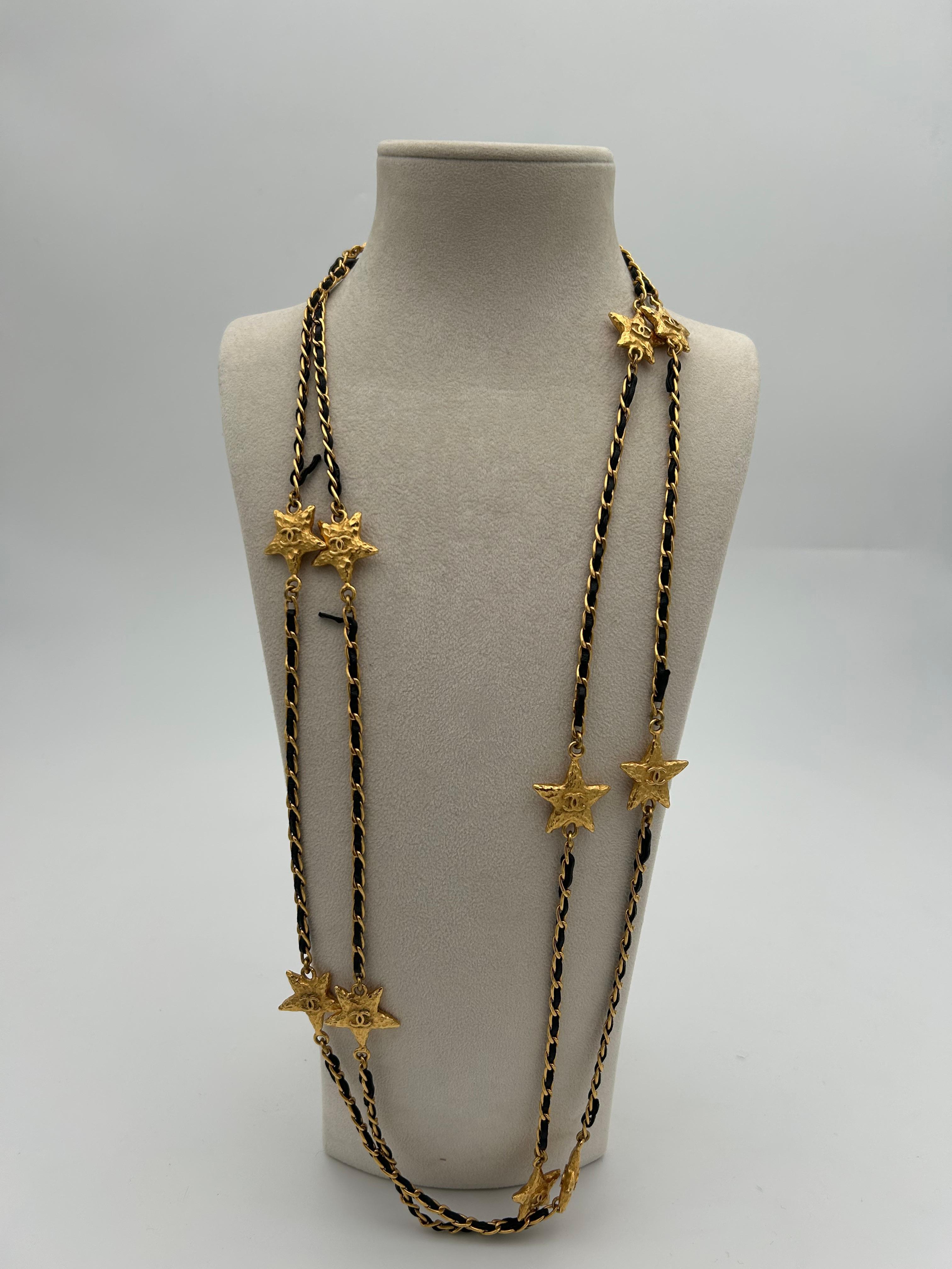 da uomo o donna Chanel collana di stelle in pelle e catena dorata 2010 in vendita