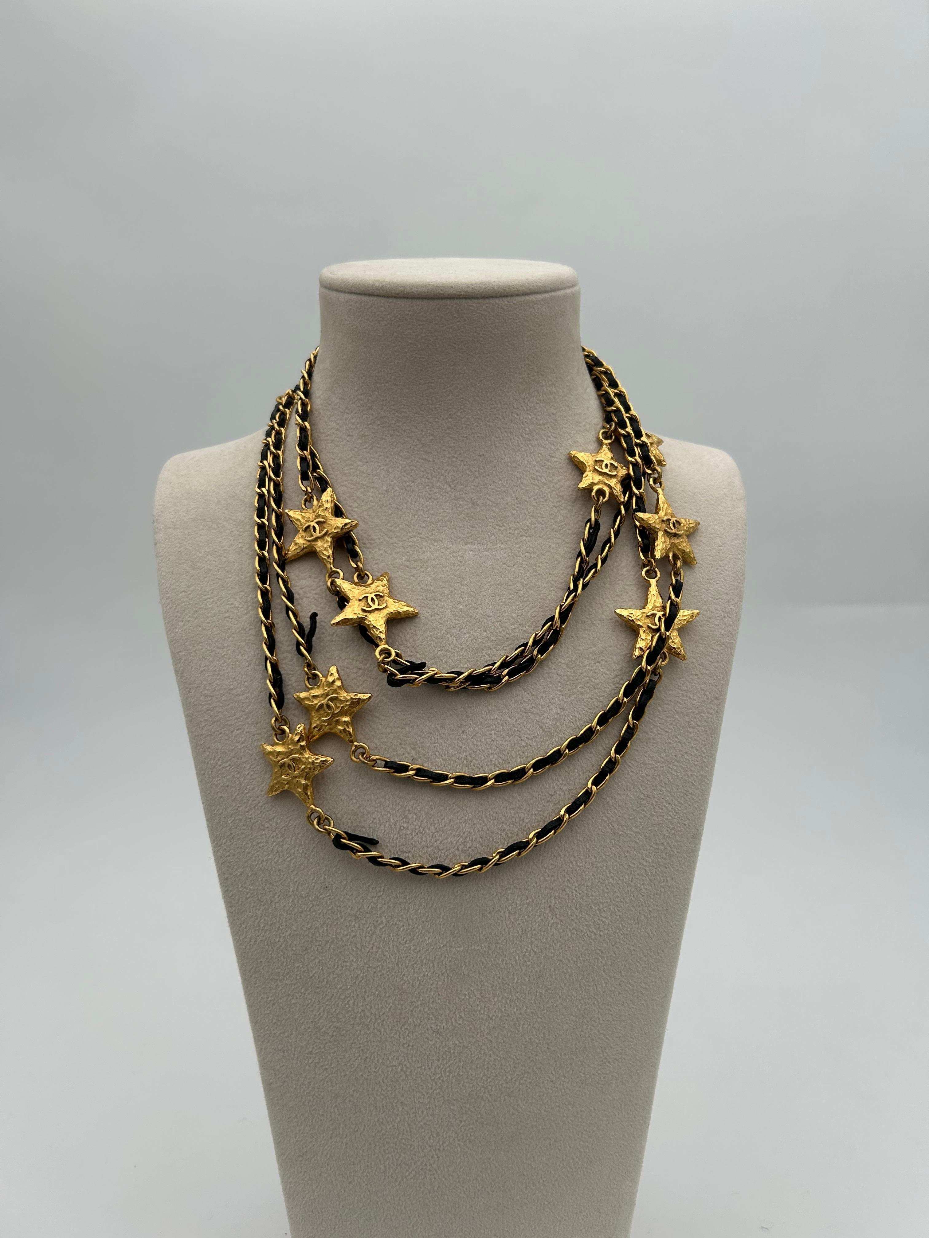 Chanel collana di stelle in pelle e catena dorata 2010 in vendita 1