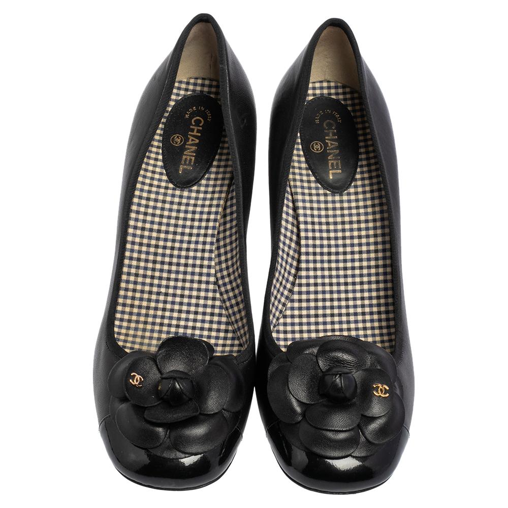 Now here is one pair that truly stands out and deserves all your attention! These black pumps from Chanel have been crafted from leather and designed with patent leather cap-toes, the signature camellia flower perched on the uppers, and the iconic
