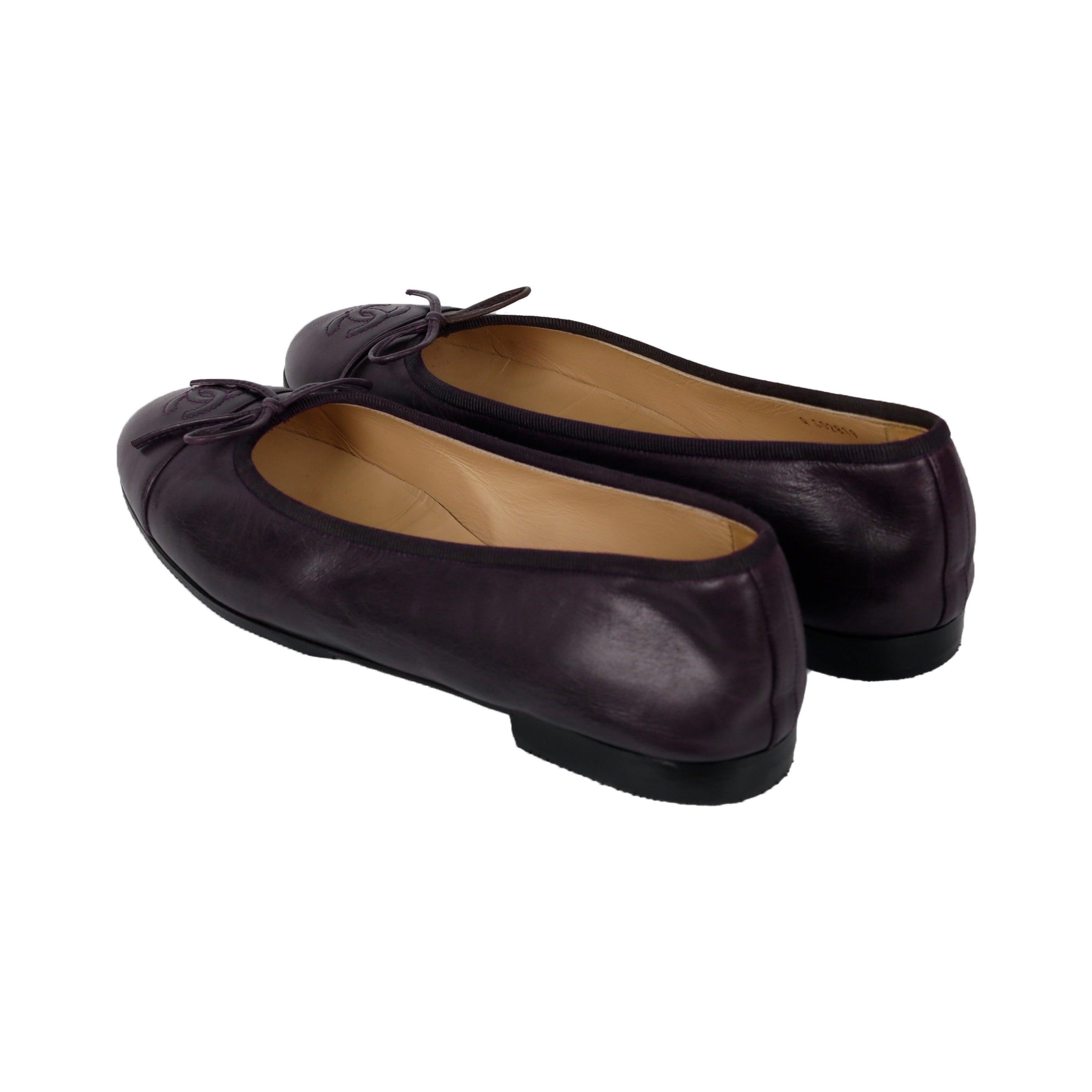 Black Chanel Leather Ballet Flats - '10s For Sale
