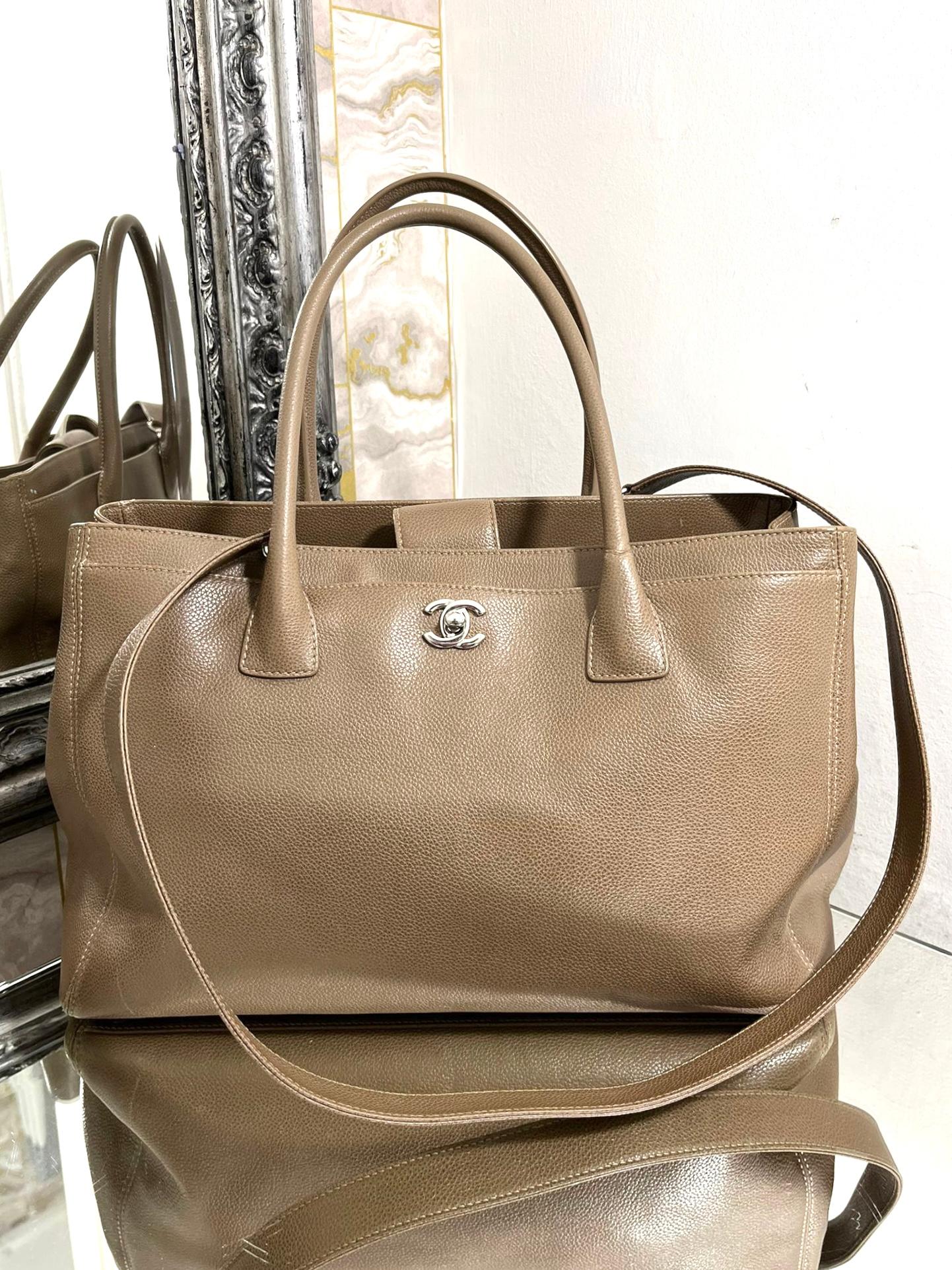 Chanel Leather Cerf  Tote Bag

Taupe, caviar pebbled leather bag with top carry handles and removable

shoulder strap. Silver hardware. 'CC' logo to front.

Size - Height 25cm, Width 35cm, Depth 12cm

Condition - Fair (Many marks, well leather