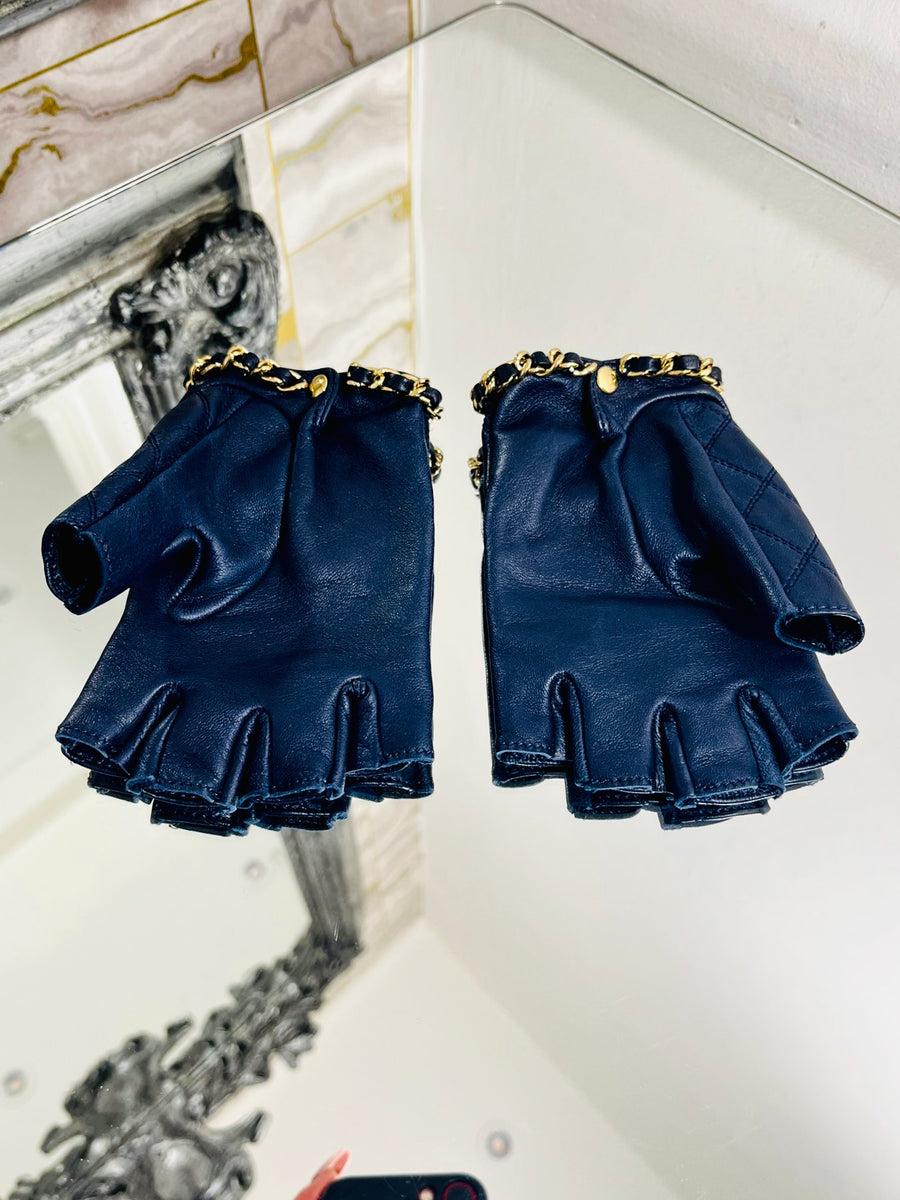 Chanel Leather & Chain 'CC' Logo Fingerless Gloves In Excellent Condition For Sale In London, GB