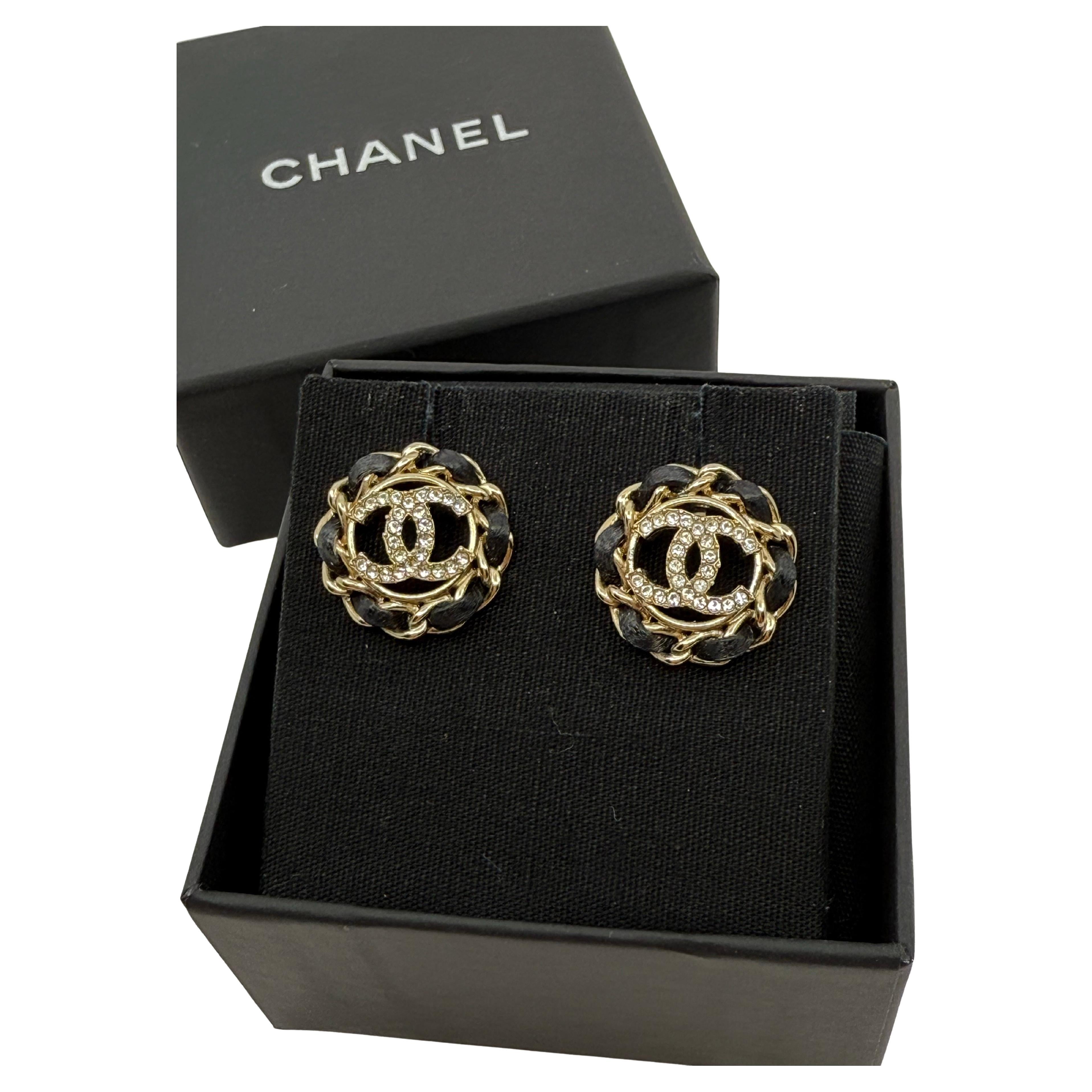 CHANEL Leder 
Kristall CC Kreis Ohrstecker im Angebot