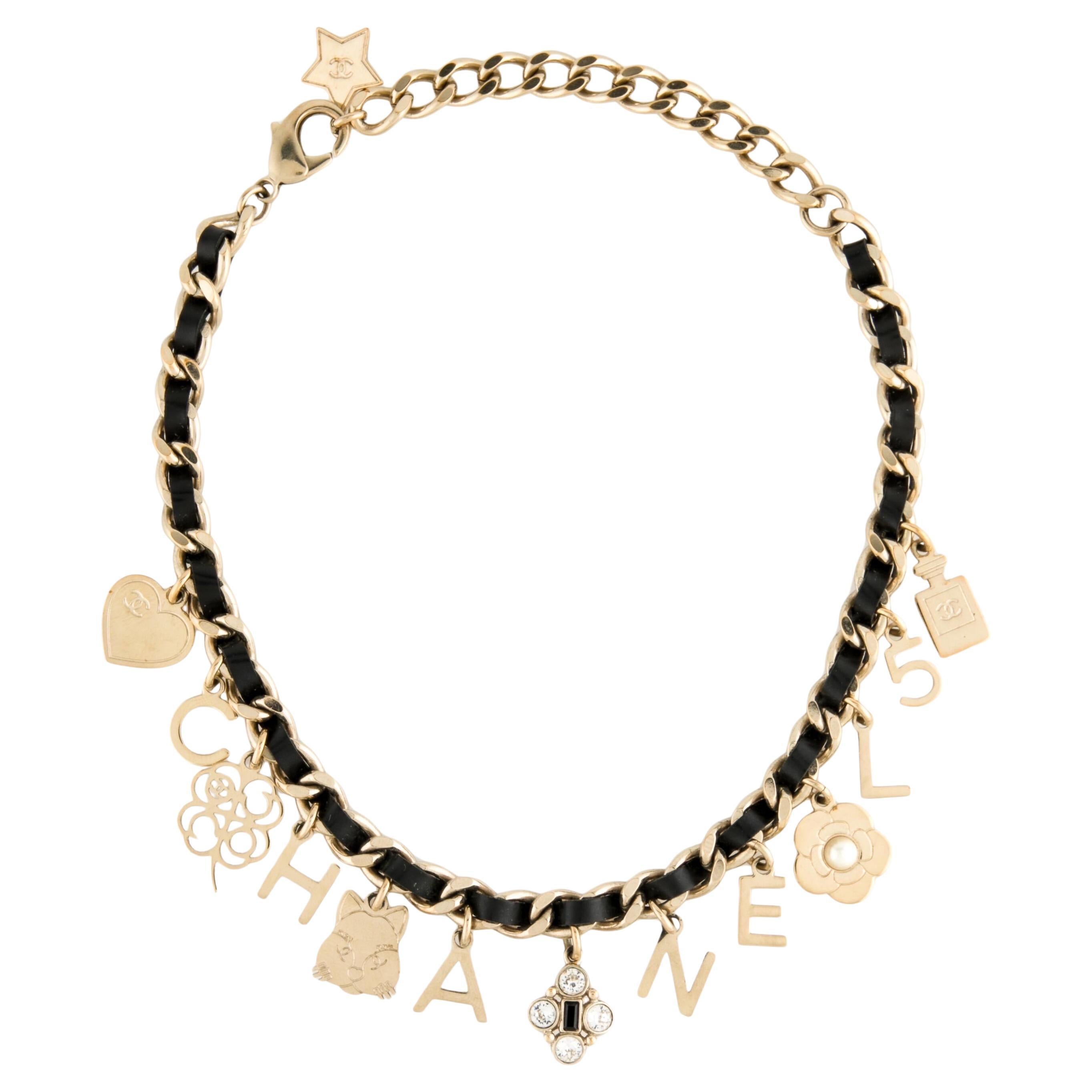 Chanel - Collier ras du cou en cuir, cristal et fausses perles avec breloque fleur de chat en or