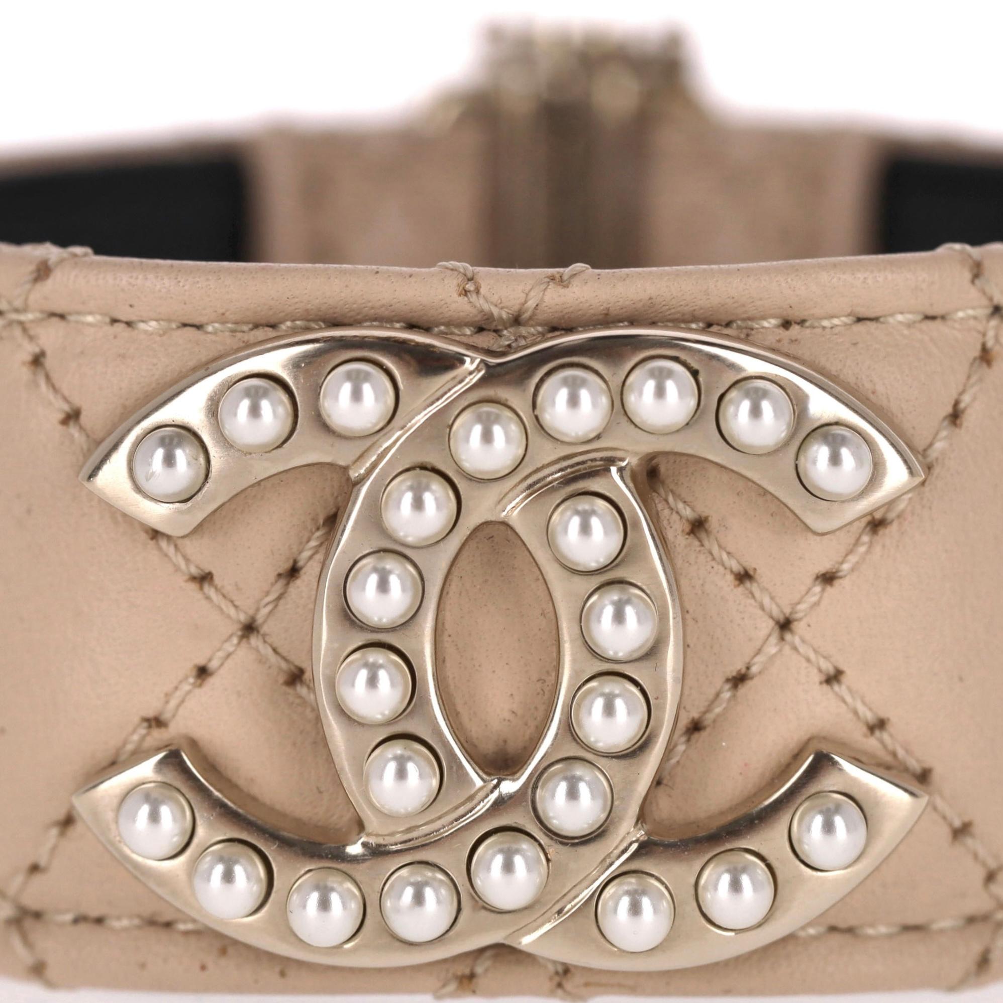 Taglio rotondo Bracciale in pelle Chanel con logo 