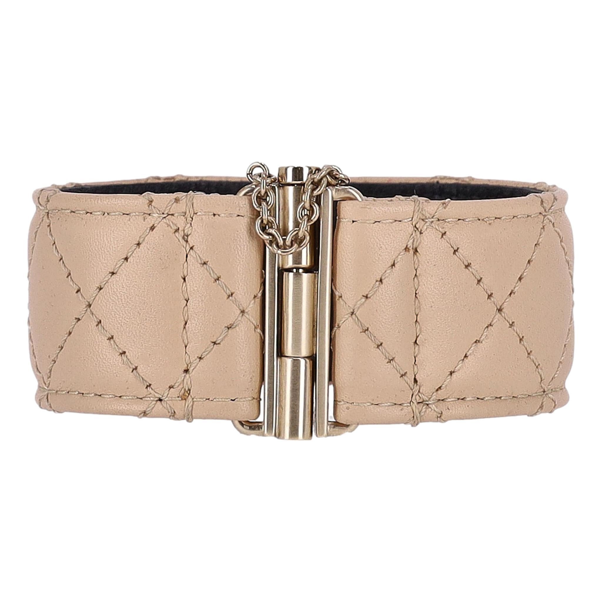 Donna Bracciale in pelle Chanel con logo 