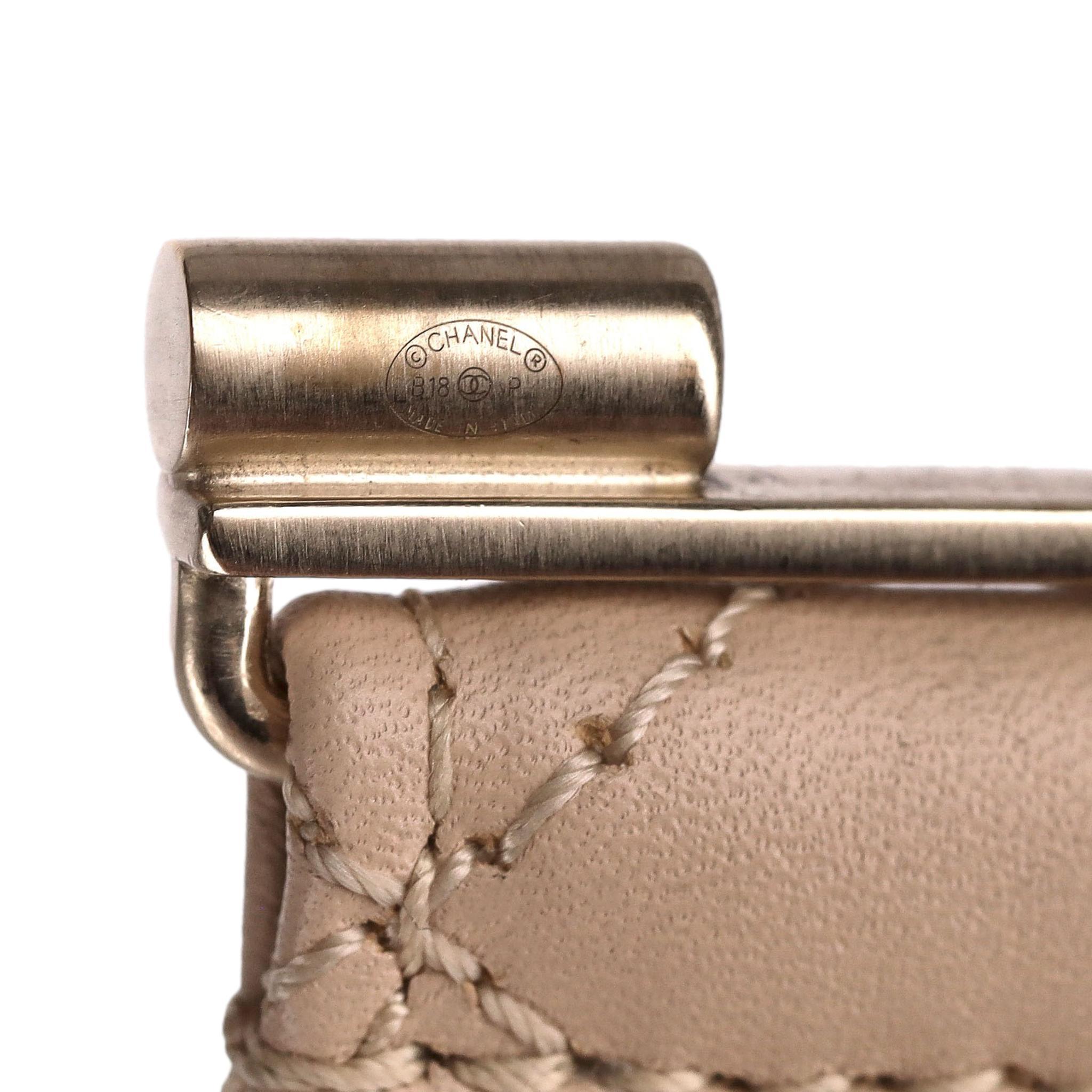 Bracciale in pelle Chanel con logo 