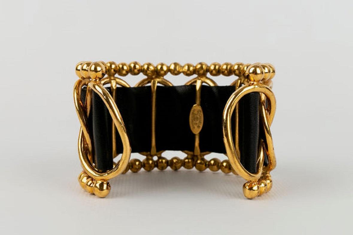 Chanel Leather & Gold Bracelet, 1990s In Excellent Condition For Sale In SAINT-OUEN-SUR-SEINE, FR