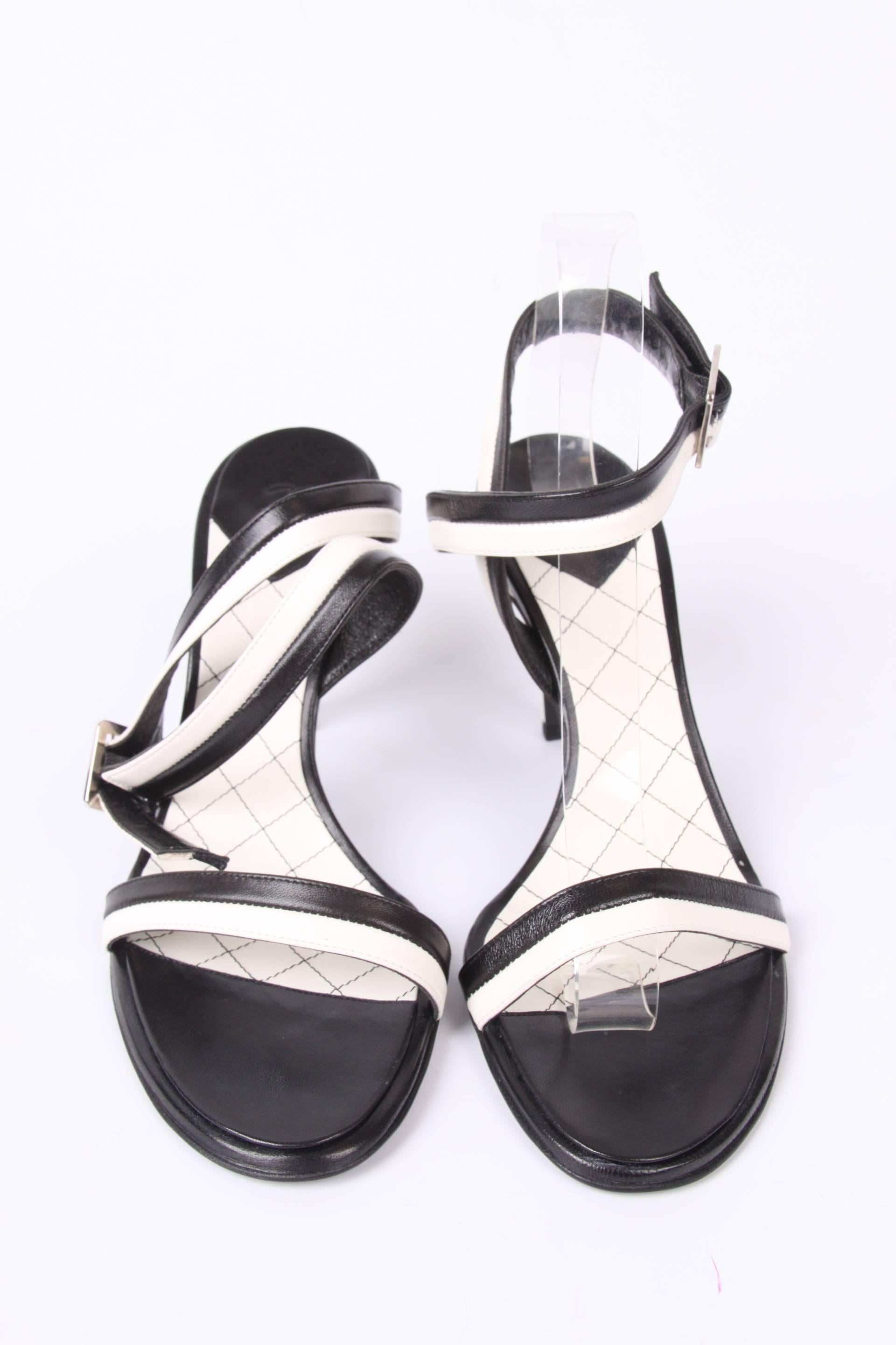Chanel Leather High Heel Sandalettes - black & white In New Condition For Sale In Baarn, NL