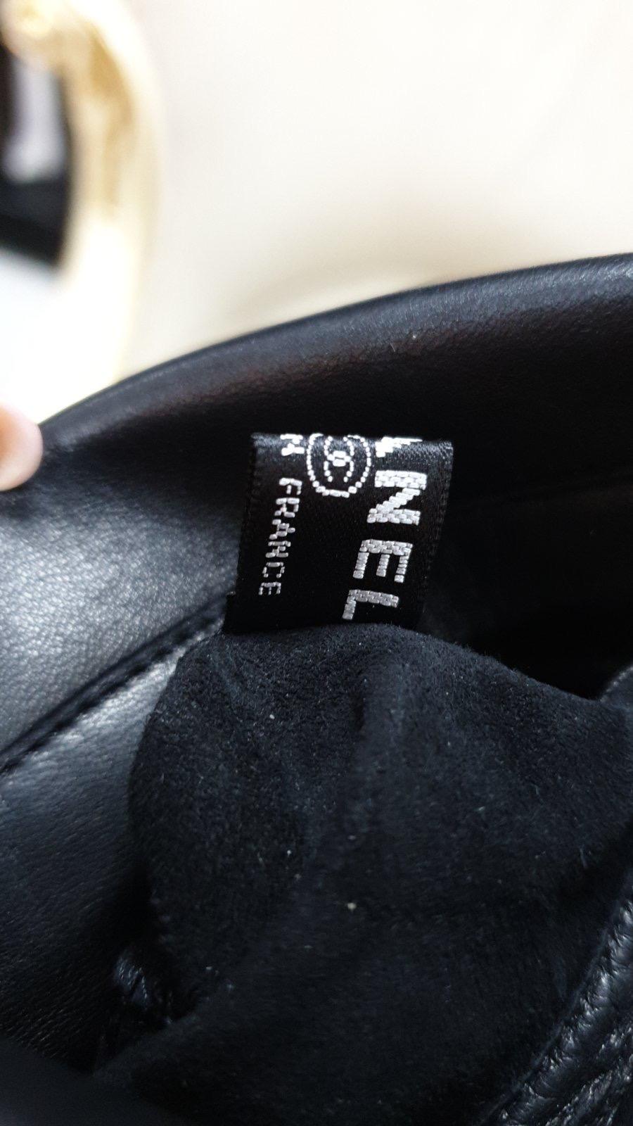 CHANEL Gant de moto en cuir main droite cloutée Moufles longues Sz.8 en vente 1
