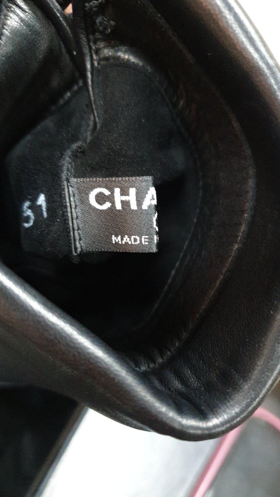 CHANEL Gant de moto en cuir main droite cloutée Moufles longues Sz.8 en vente 2