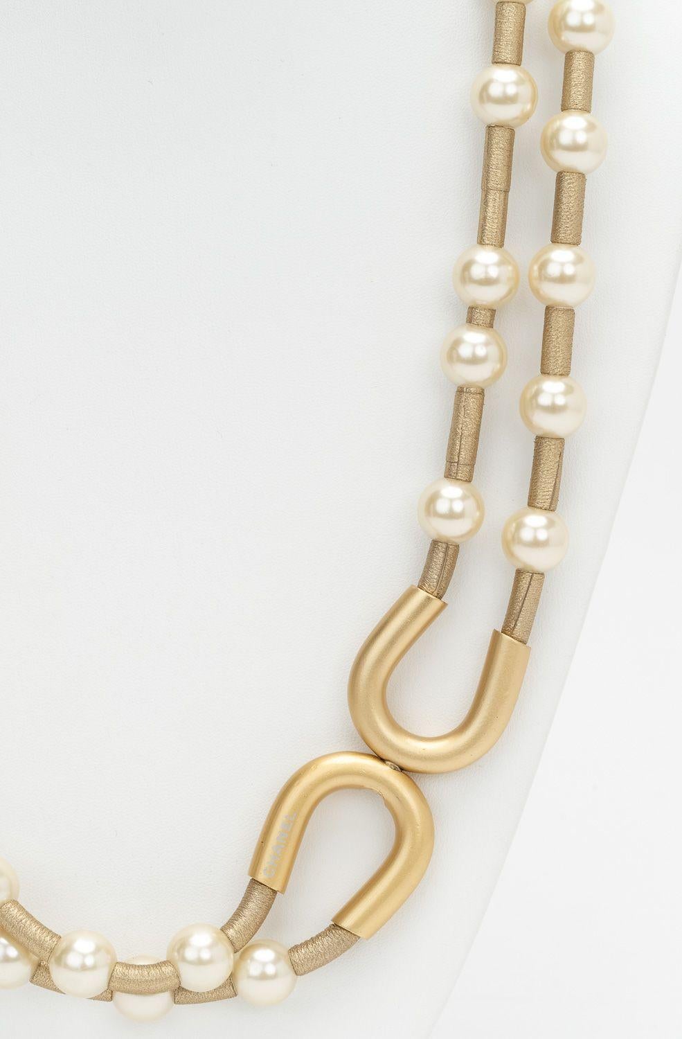 Chanel Cinturón/Collar de piel y perlas en Excelente estado para la venta en West Hollywood, CA