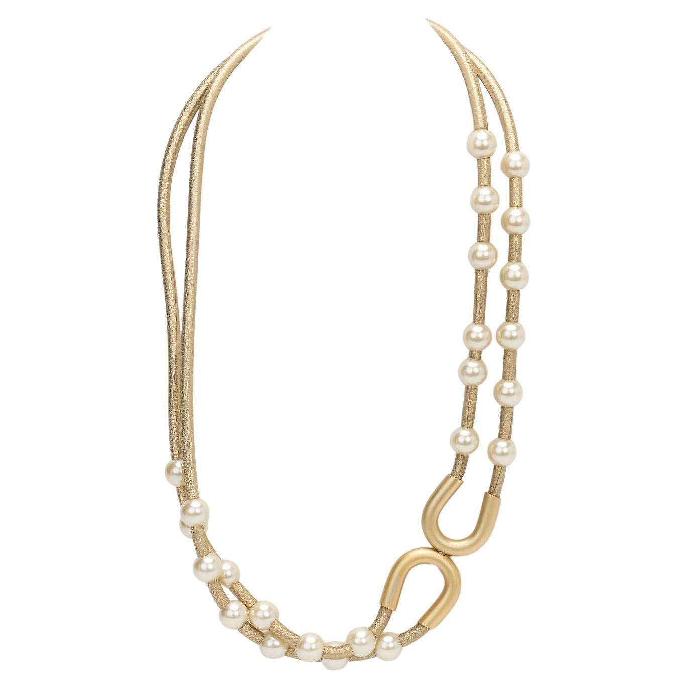 Chanel Cinturón/Collar de piel y perlas en venta