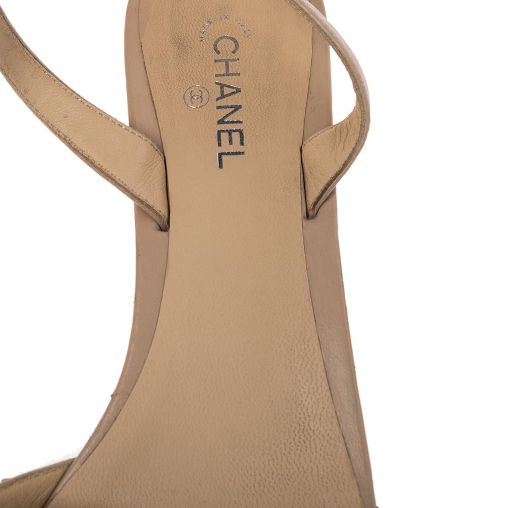 Chanel Leather Pearl Embellished CC Cap Toe Ankle Strap Flats Size 39 In Good Condition In Dubai, Al Qouz 2