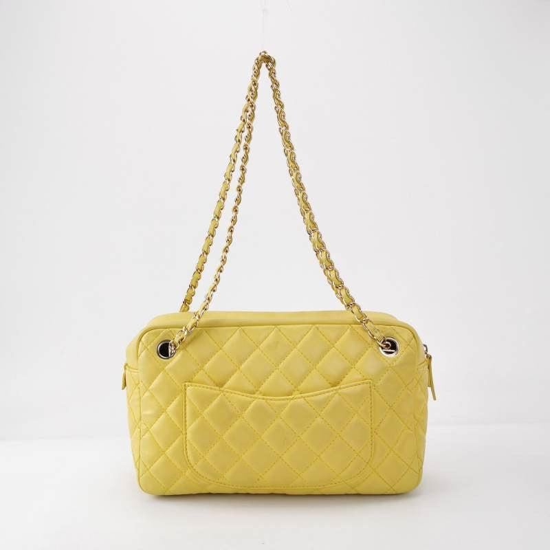 Chanel Leather Quilted Medium 2.55 Mademoiselle Camera Case Bag, 2008-2009 In Excellent Condition For Sale In AUBERVILLIERS, FR