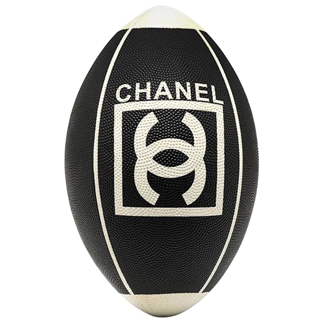 Chanel Rugby-Kugel aus Leder im Angebot