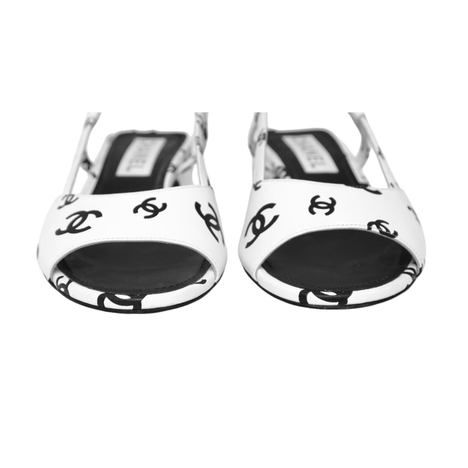 Women's CHANEL White Leather Sandals Black CC LOGO Slingbacks Heels Silver HW Sz 38 2022 For Sale
