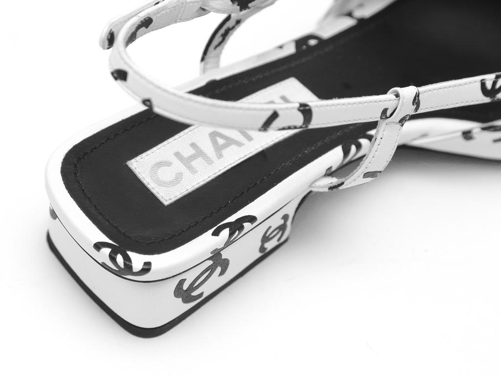 CHANEL White Leather Sandals Black CC LOGO Slingbacks Heels Silver HW Sz 38 2022 For Sale 4