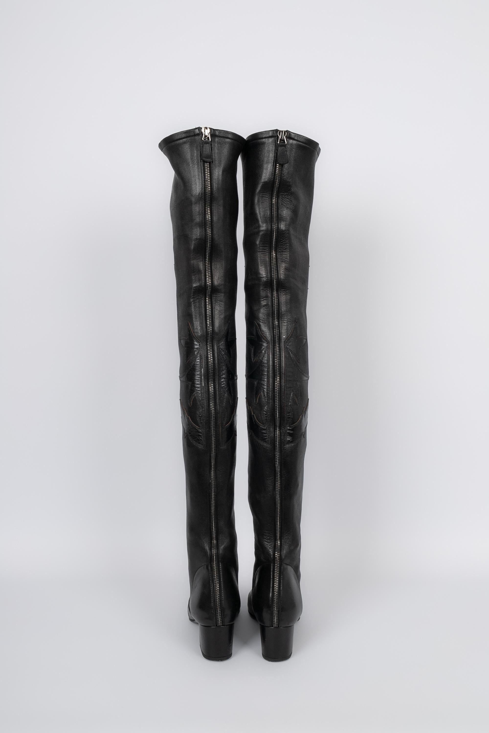 Chanel Oberschenkelhohe Stiefel aus Leder im Zustand „Gut“ im Angebot in SAINT-OUEN-SUR-SEINE, FR