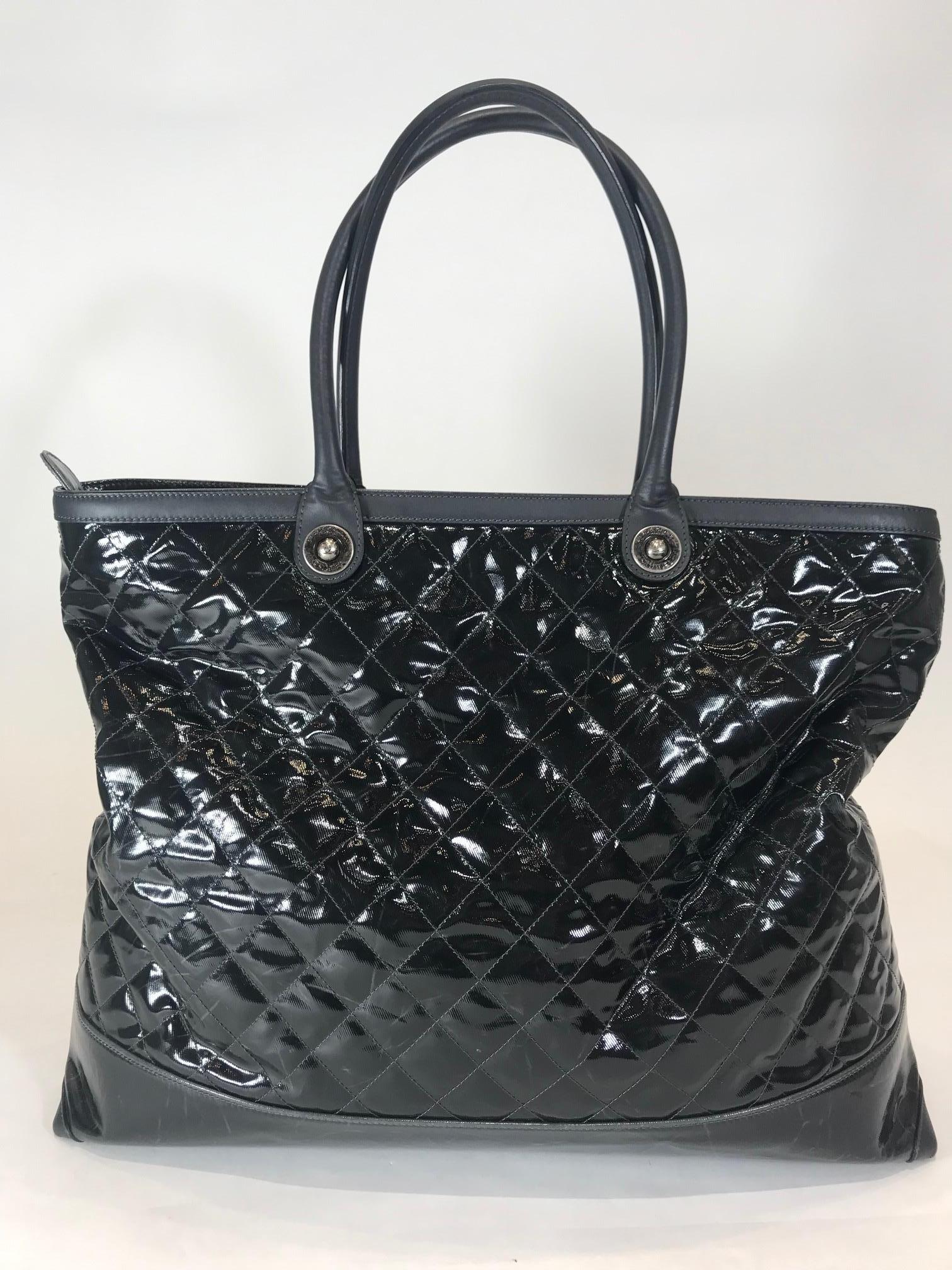 Black Chanel Leather-Trimmed Quilted Tote For Sale