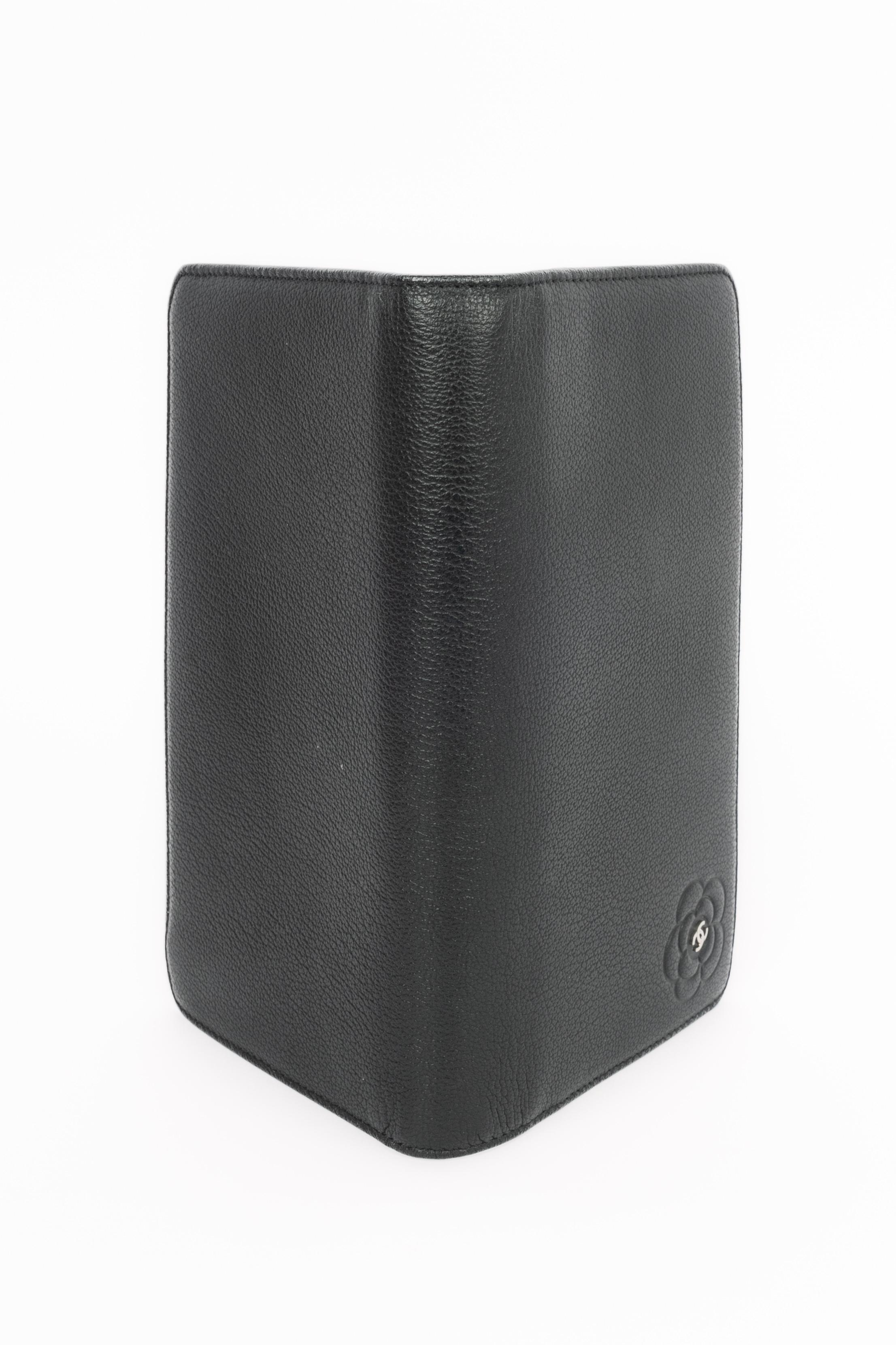 Chanel leather wallet In Excellent Condition For Sale In SAINT-OUEN-SUR-SEINE, FR