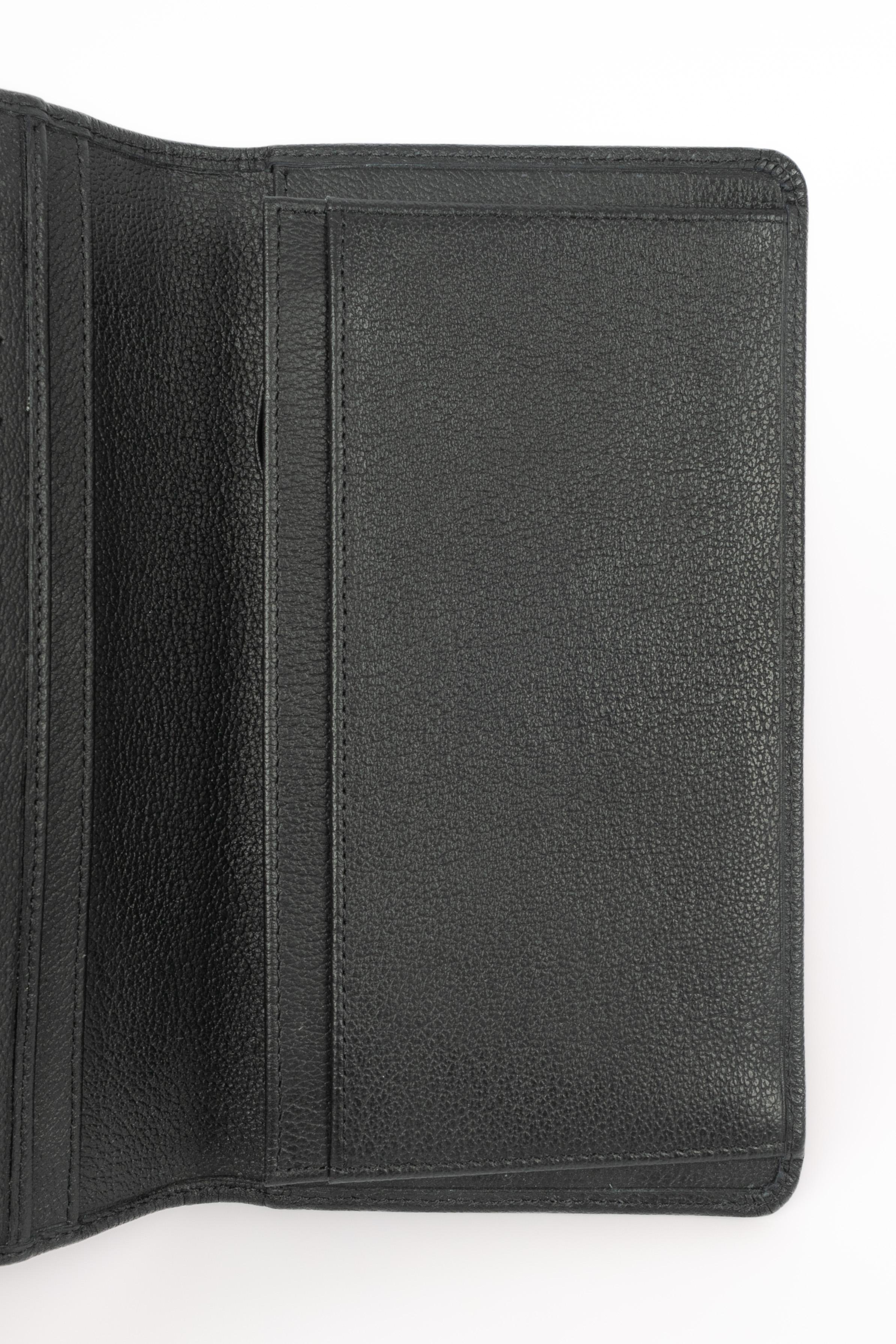 Women's or Men's Chanel leather wallet For Sale