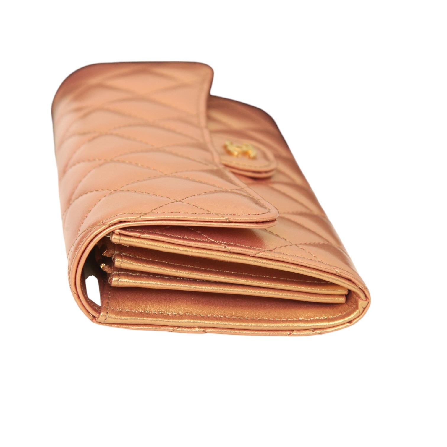 GUARANTEED AUTHENTIC CHANEL 23C METALLIC GOLD CC QUILTED LONG FLAP WALLET


Details:
- Chanel 23C collection metallic gold quilted leather long flap wallet.
- Matte gold CC logo hardware.
- Holds credit cards, coins and bills.
- Comes with box, dust