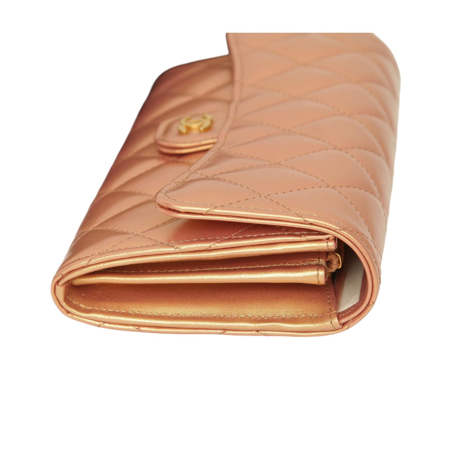 CHANEL Leather Wallet Long Flap Metallic Gold Quilted Case Gold CC HW 23C 2023 In Excellent Condition For Sale In Hollywood, FL