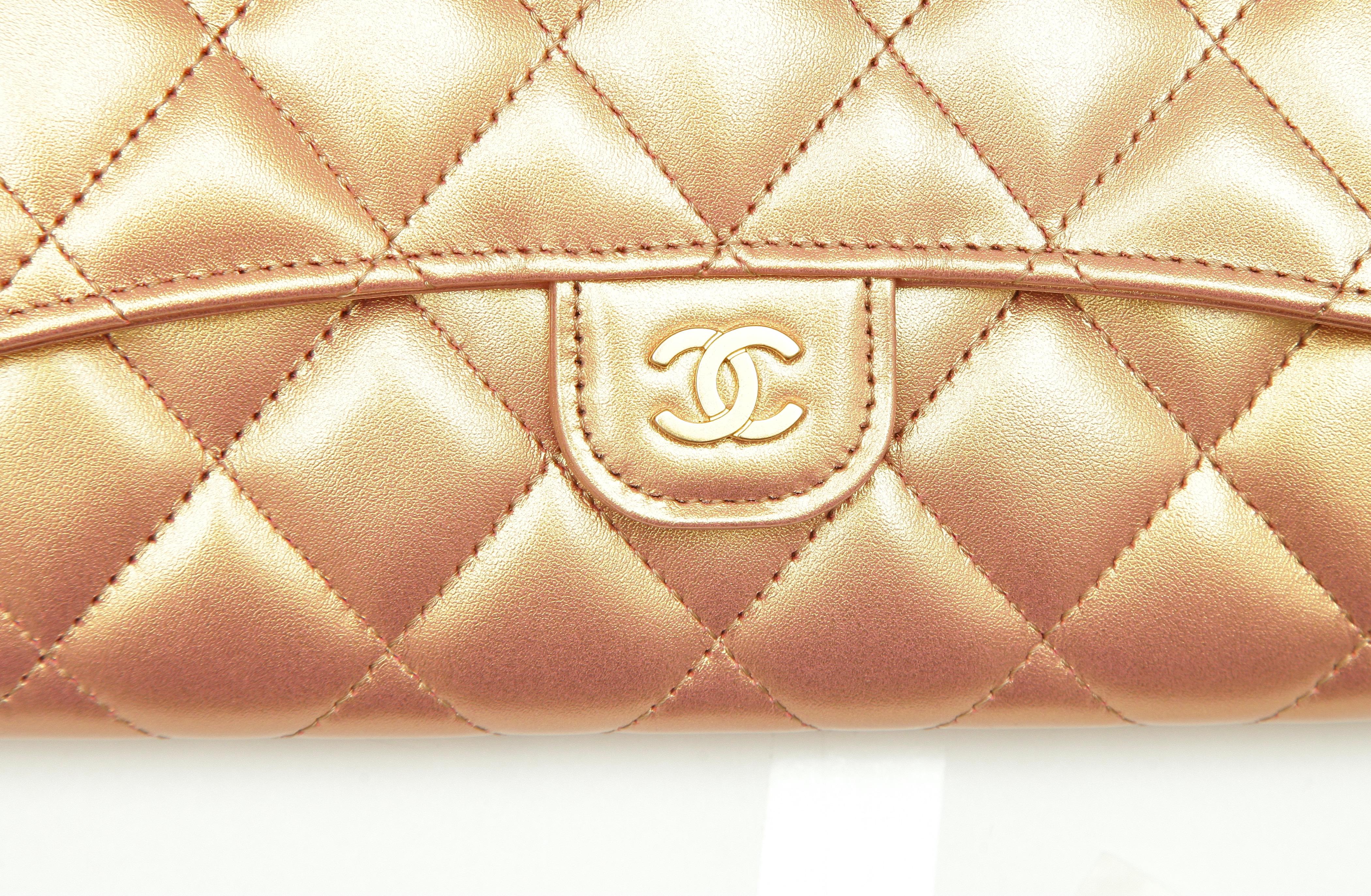 Women's CHANEL Leather Wallet Long Flap Metallic Gold Quilted Case Gold CC HW 23C 2023 For Sale