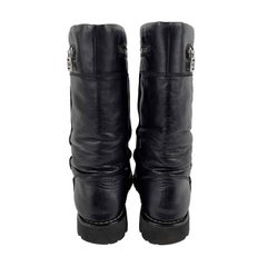 CHANEL Bikerjackstiefel aus Leder mit Reißverschluss CC mit Logo-Detail EU 38 / US 8