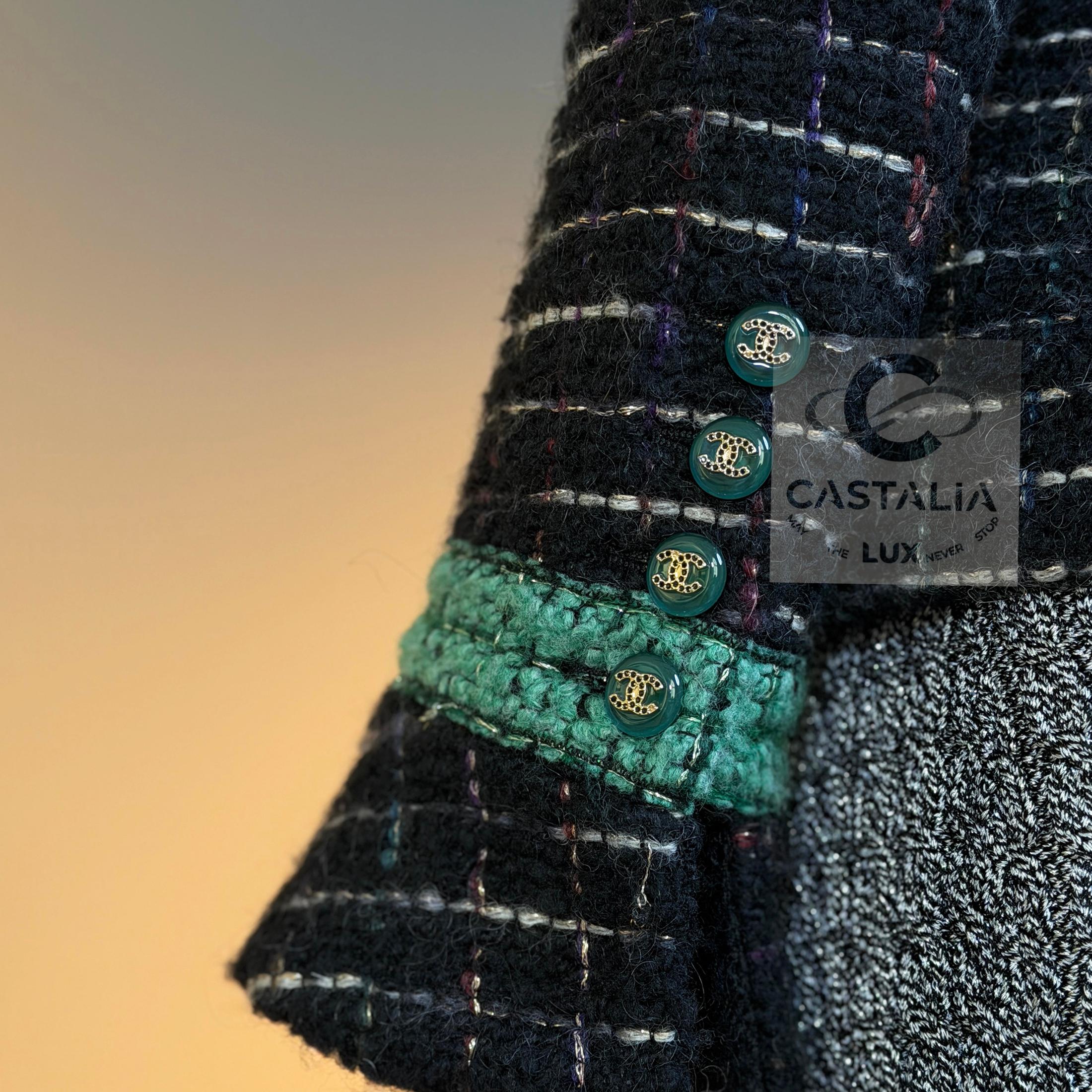 CHANEL Legendary 2009 Timeless Black Tweed Jacket 36 FR en vente 8