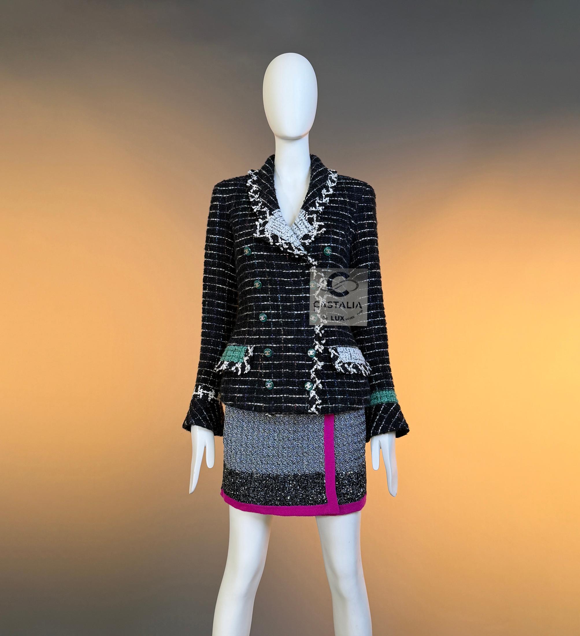 CHANEL Legendary 2009 Timeless Black Tweed Jacket 36 FR en vente 1