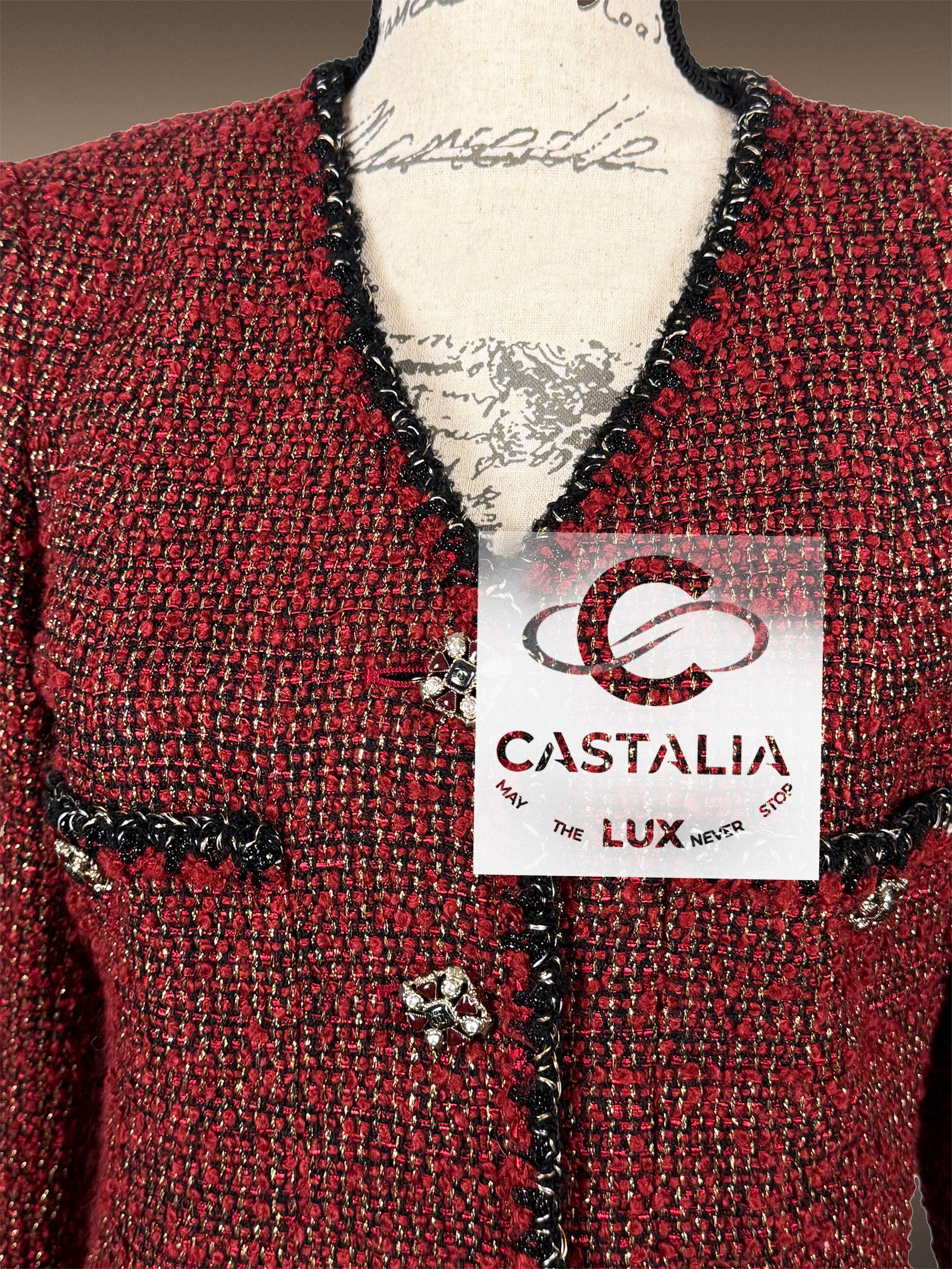 CHANEL Legendary Burgundy Tweed Jacket 40 FR For Sale 5