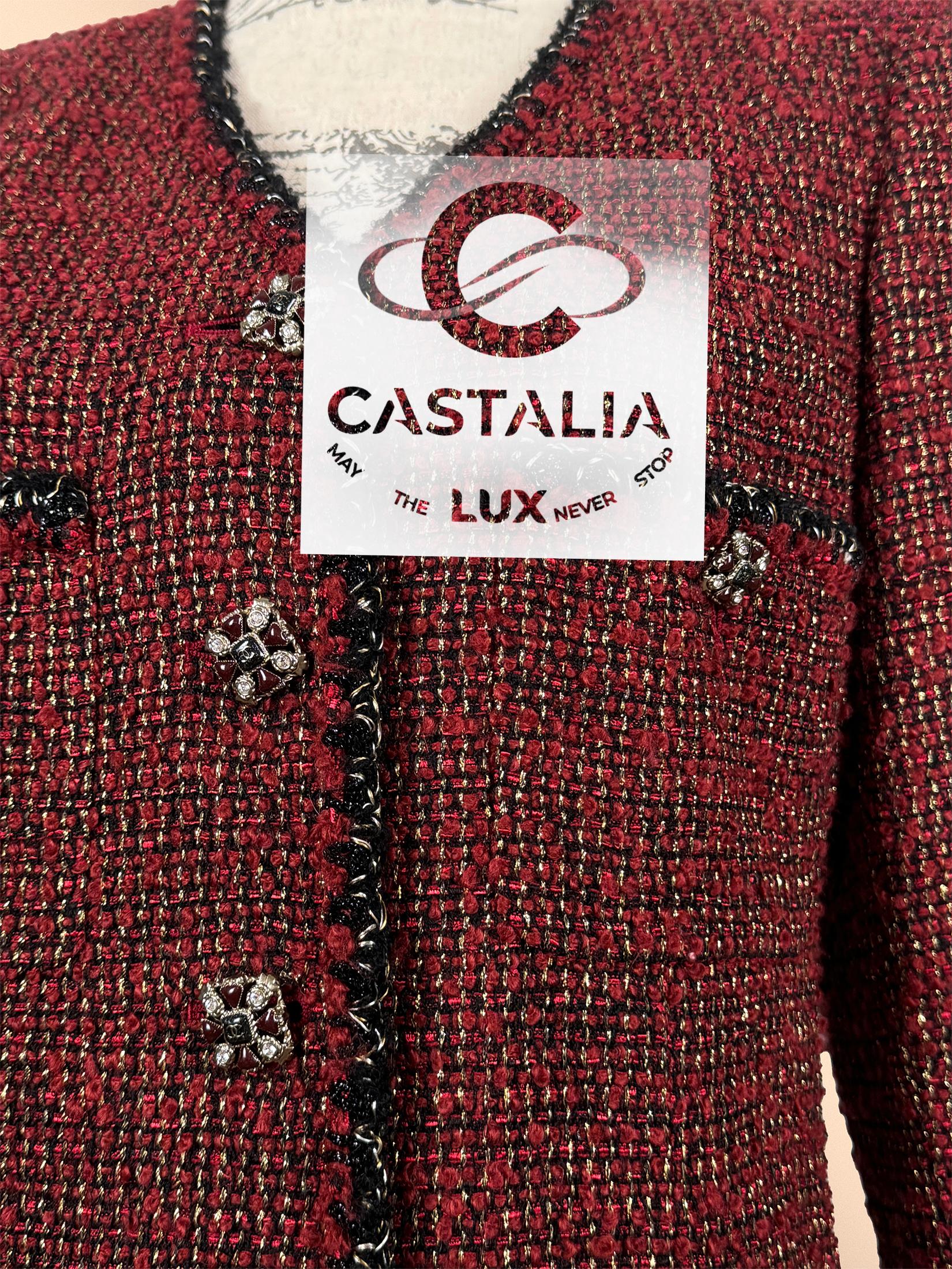 CHANEL Legendary Burgundy Tweed Jacket 40 FR For Sale 6
