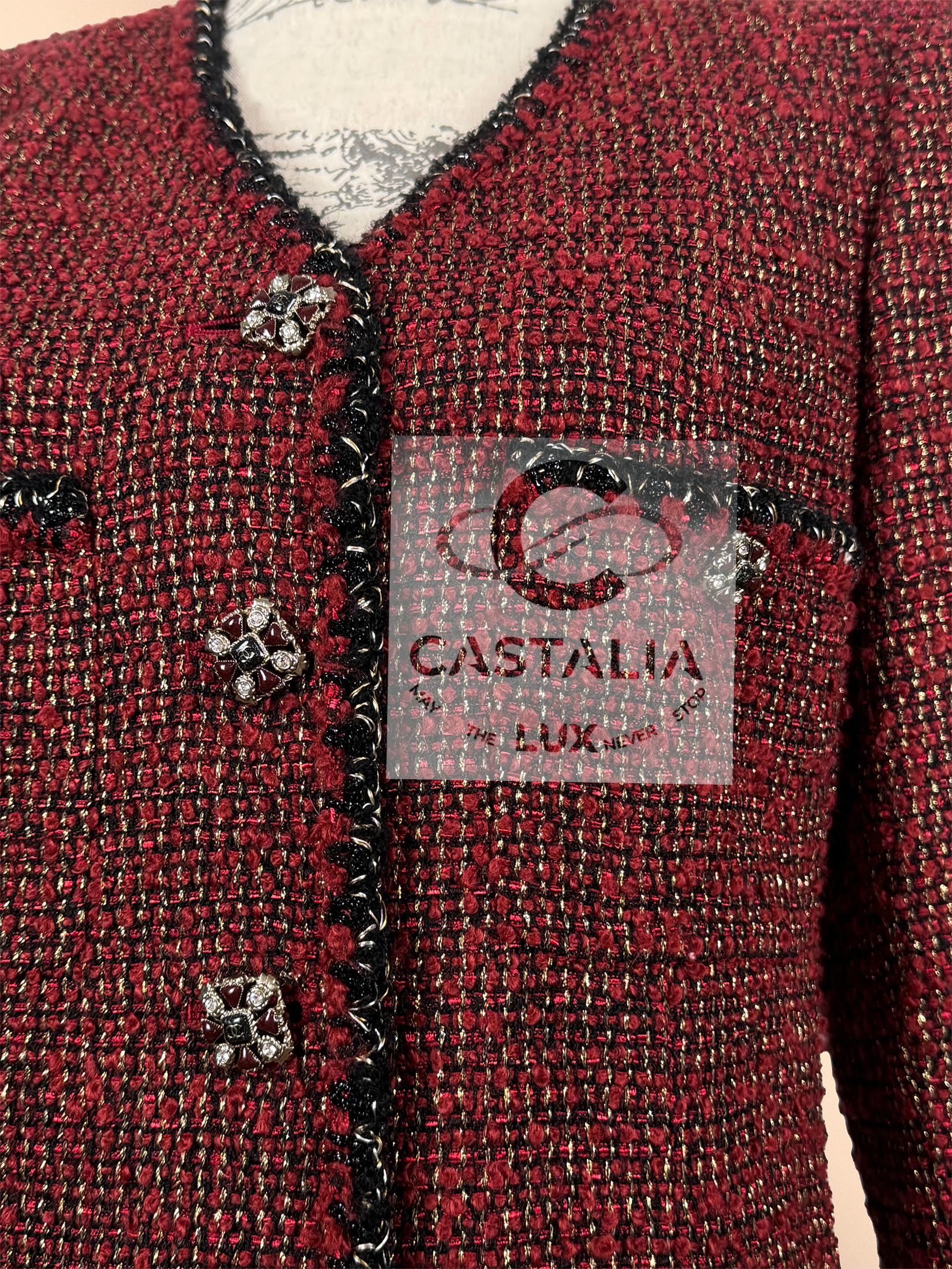 CHANEL Legendaria chaqueta de tweed burdeos 40 FR en venta 6