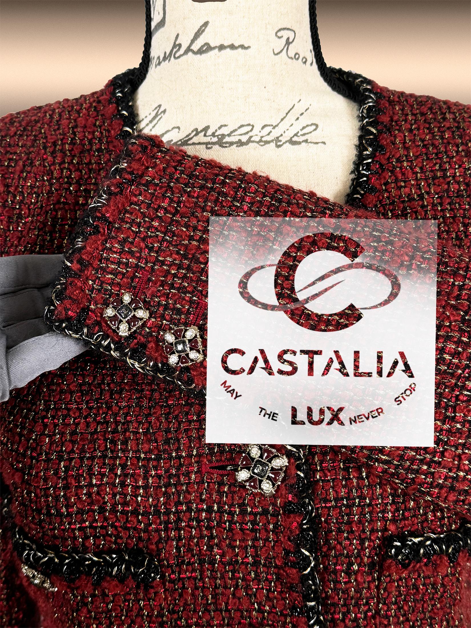 CHANEL Legendary Burgundy Tweed Jacket 40 FR For Sale 7