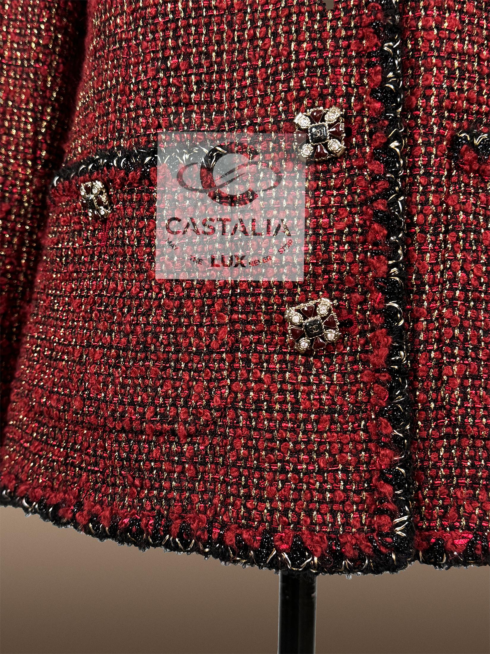 CHANEL Legendaria chaqueta de tweed burdeos 40 FR en venta 7