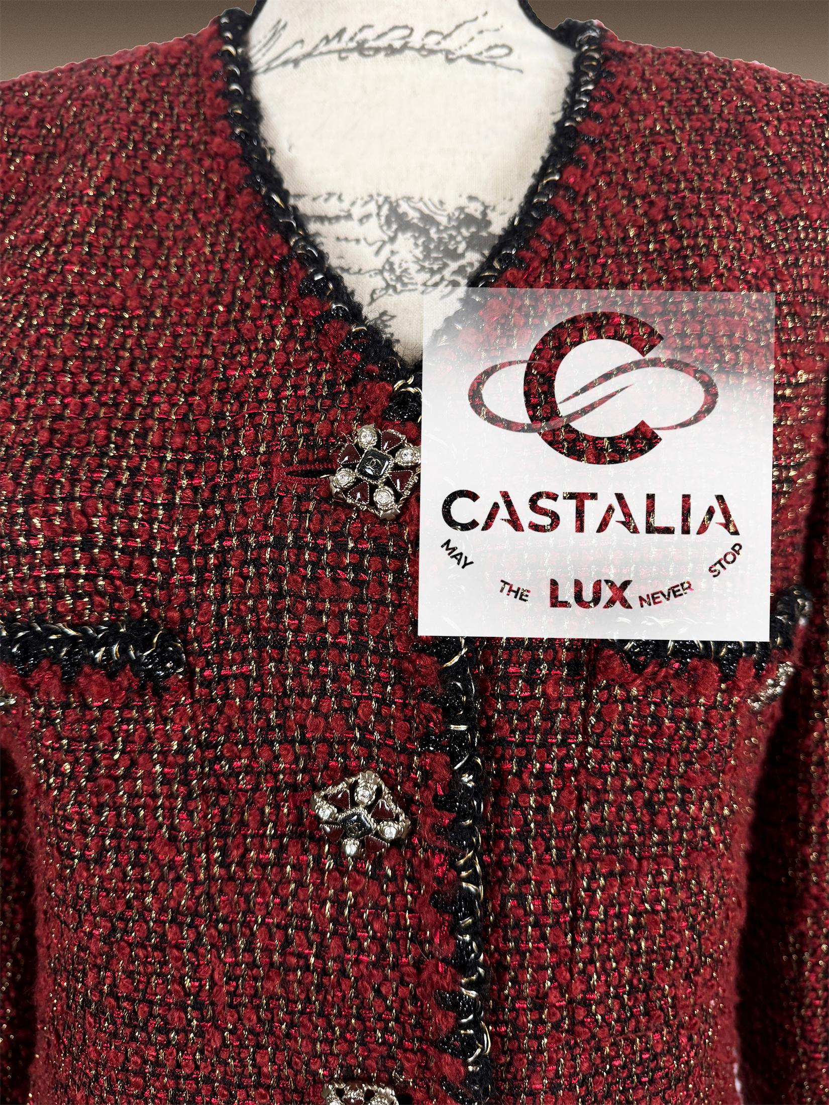 CHANEL Legendary Burgundy Tweed Jacket 40 FR For Sale 8