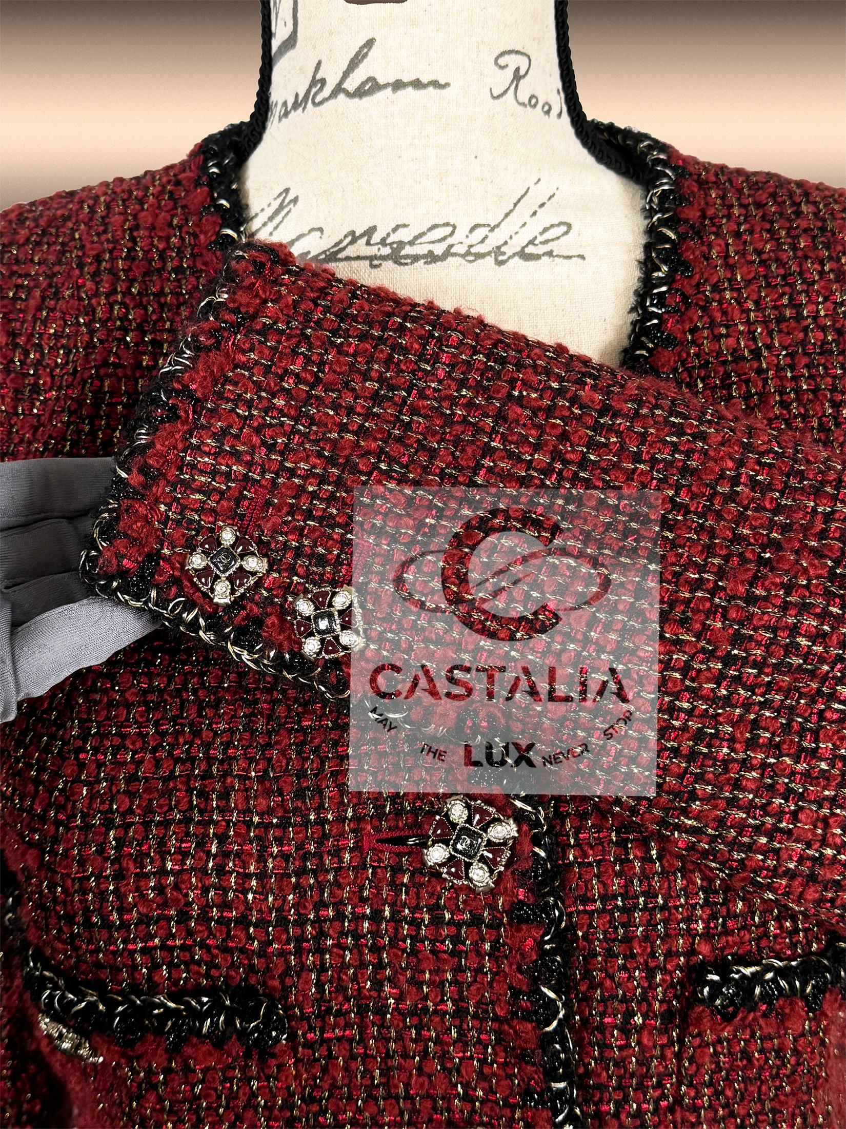 CHANEL Legendaria chaqueta de tweed burdeos 40 FR en venta 9