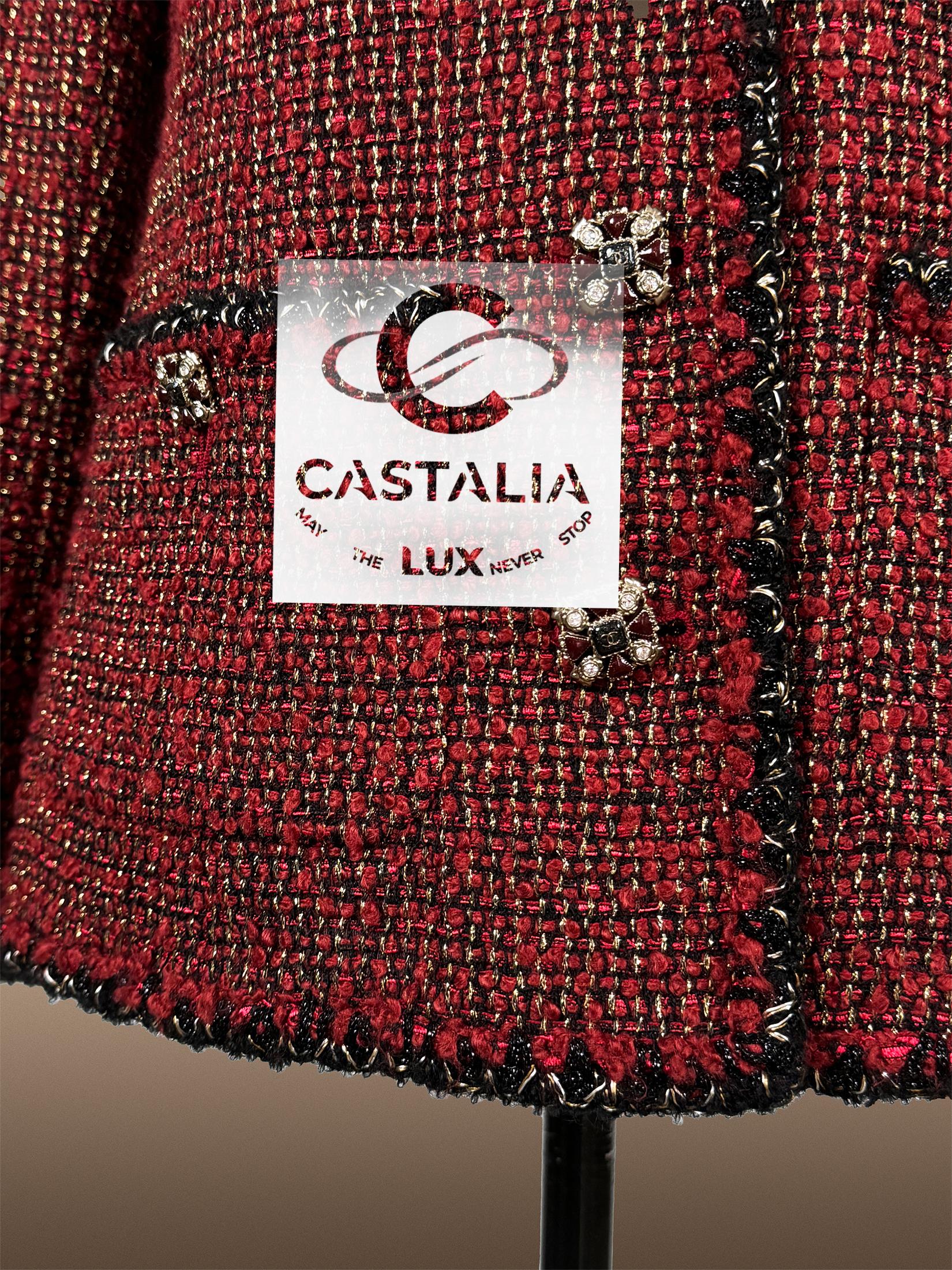 CHANEL Legendary Burgundy Tweed Jacket 40 FR For Sale 9