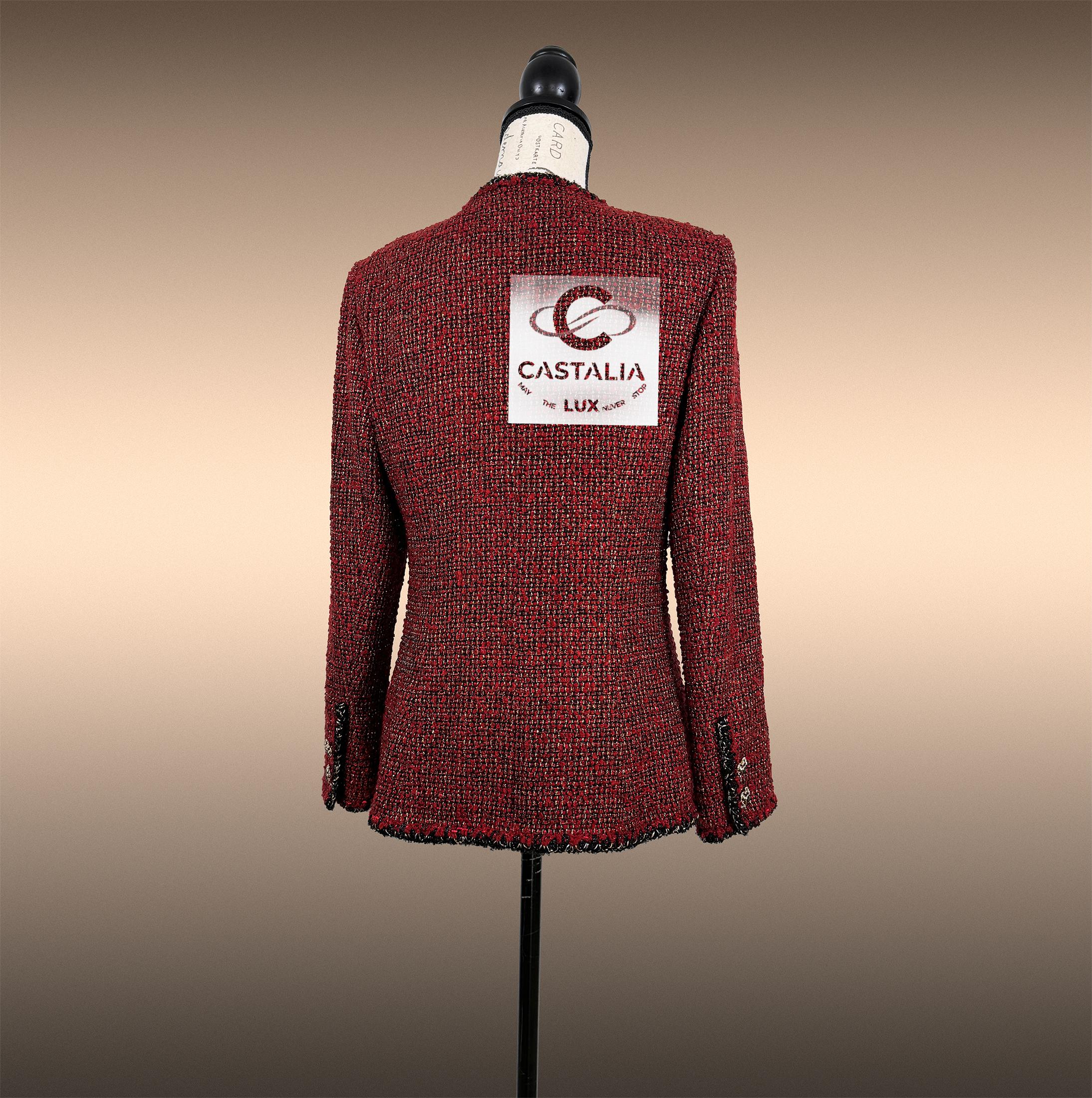 CHANEL Legendary Burgundy Tweed Jacket 40 FR For Sale 11