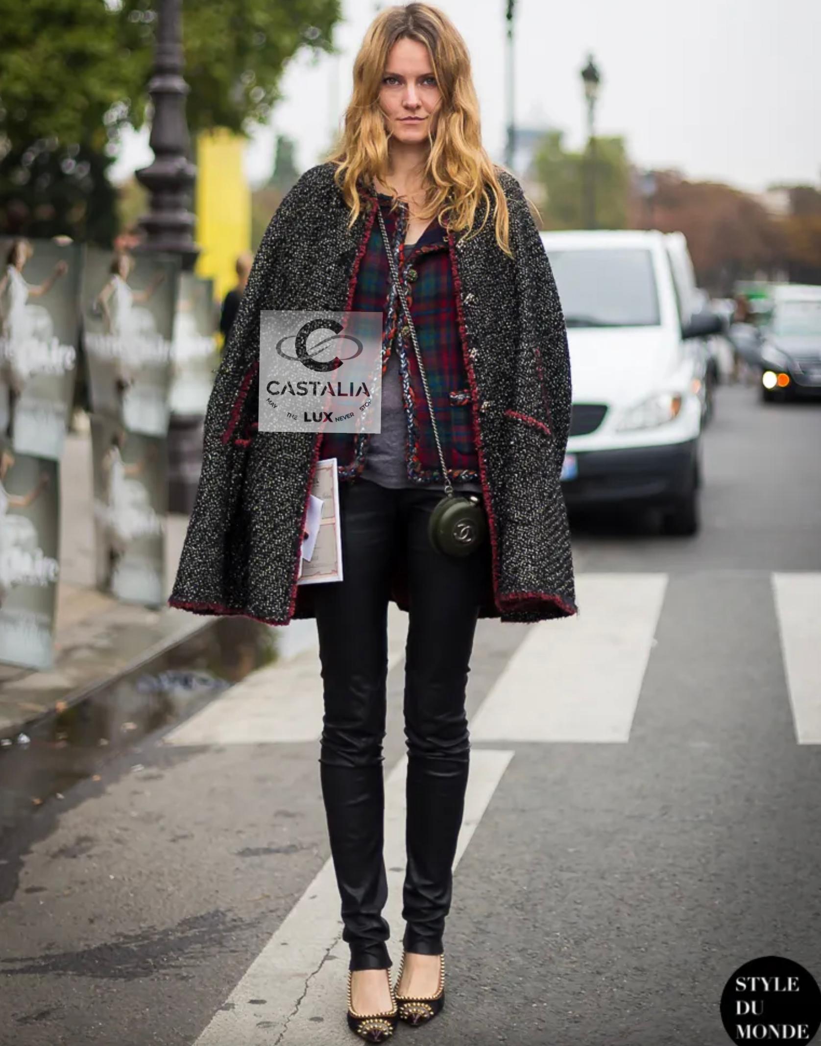CHANEL Legendary Burgundy Tweed Jacket 40 FR For Sale 1