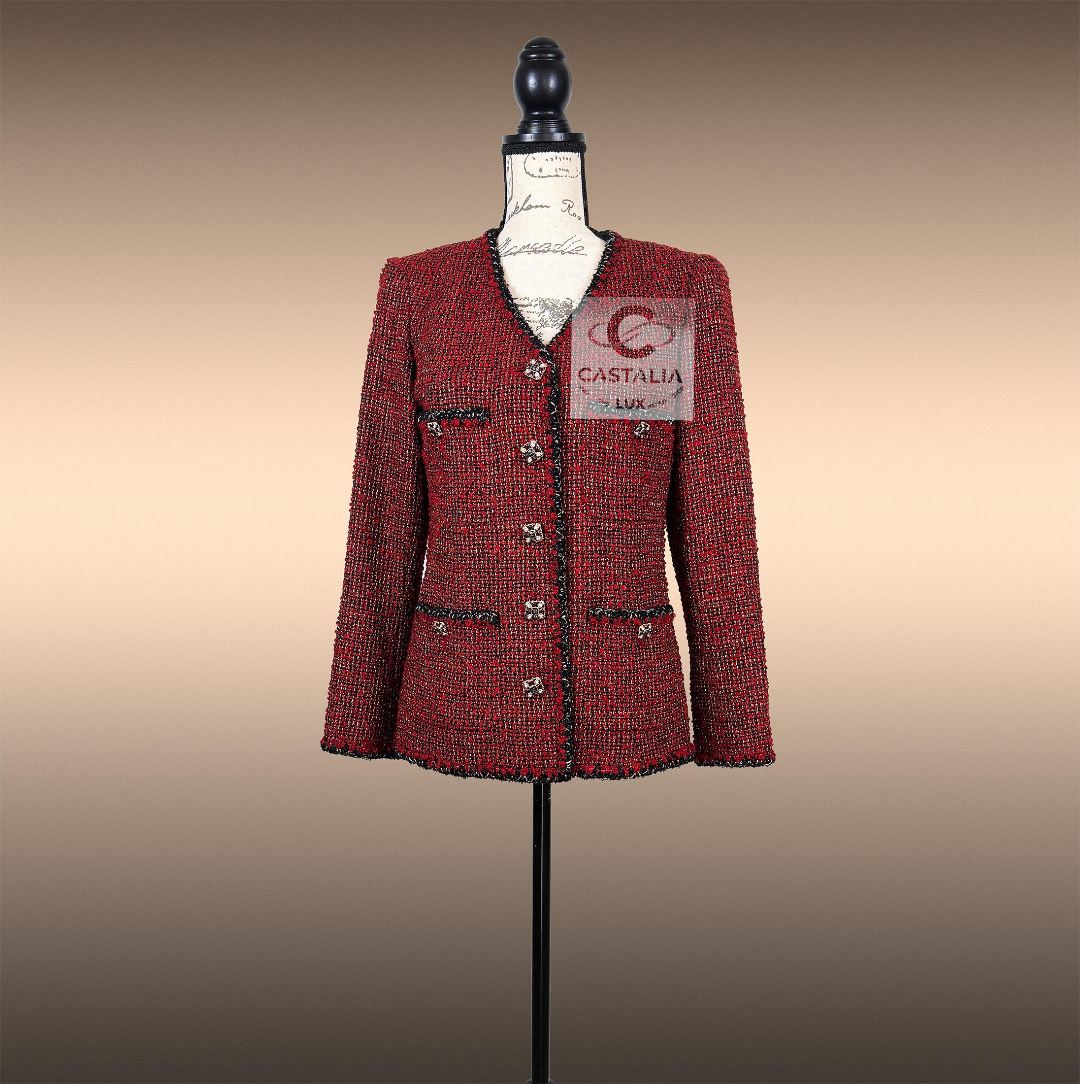 CHANEL Legendaria chaqueta de tweed burdeos 40 FR en venta 3